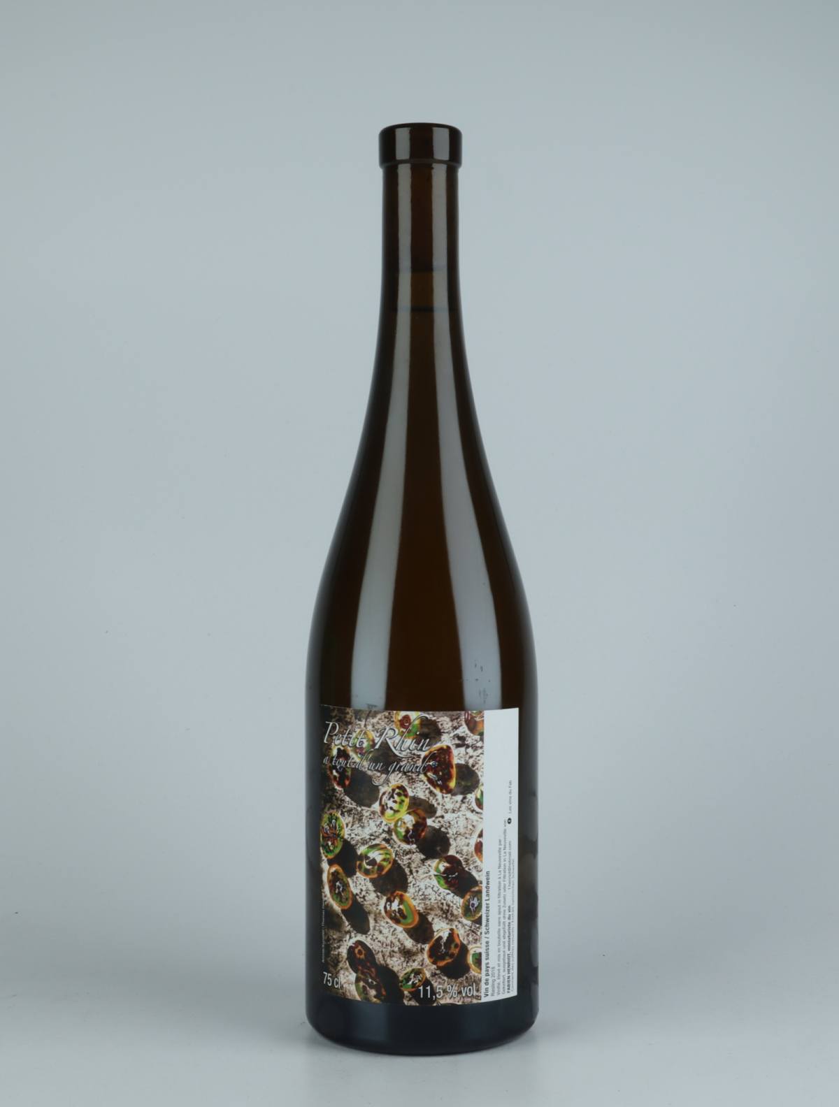 En flaske 2018 Riesling Hvidvin fra Les Vins du Fab, Neuchâtel i Schweiz