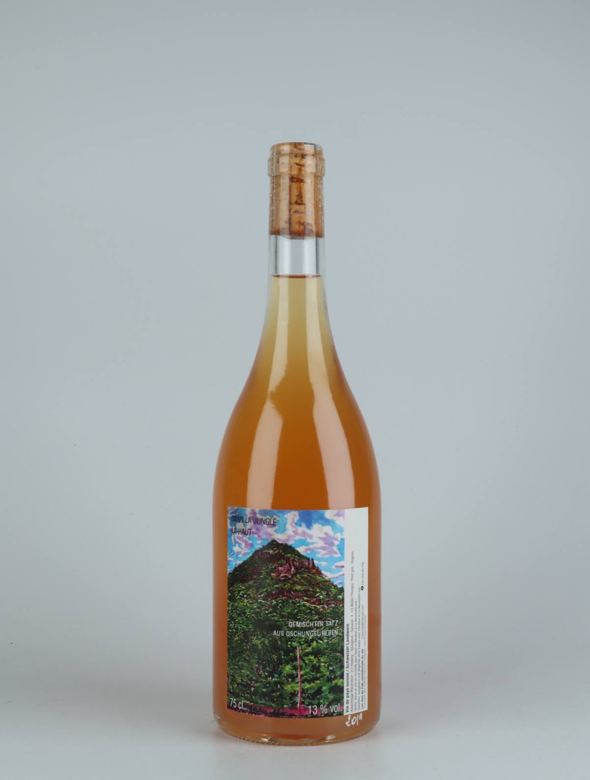 En flaske 2019 Dans la Jungle La-Haut Orange vin fra Les Vins du Fab, Neuchâtel i Schweiz