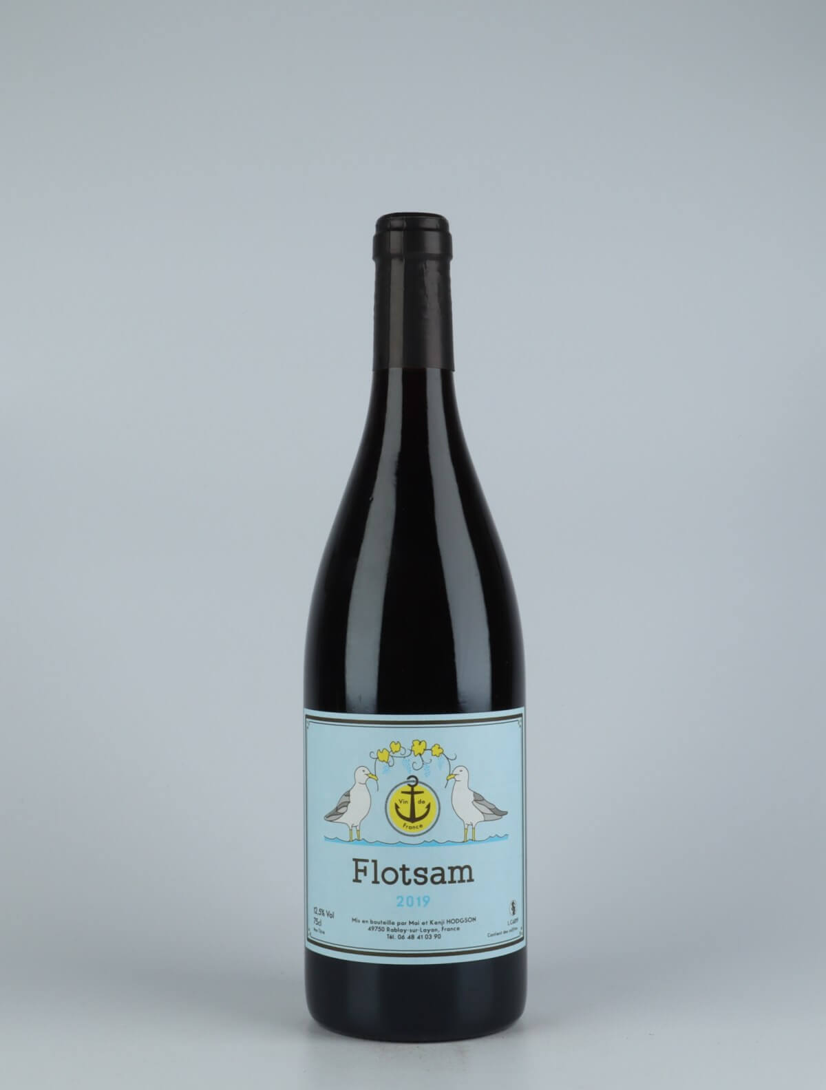 A bottle 2019 Flotsam Red wine from Mai et Kenji Hodgson, Loire in France