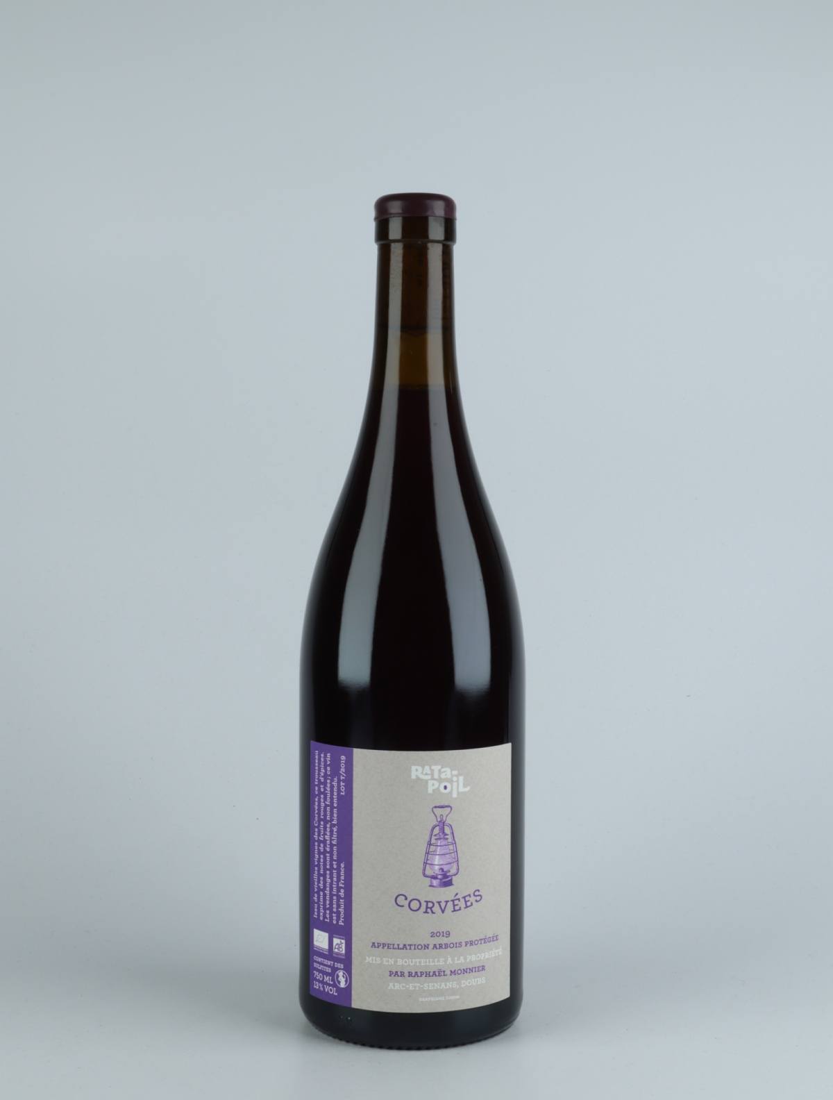En flaske 2019 Les Corvées Rødvin fra Domaine Ratapoil, Jura i Frankrig