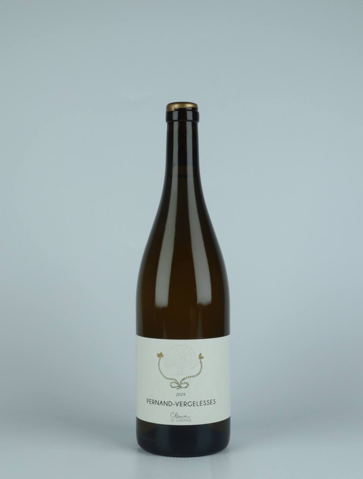 En flaske 2019 Pernand-Vergelesses Hvidvin fra Clarisse de Suremain, Bourgogne i Frankrig