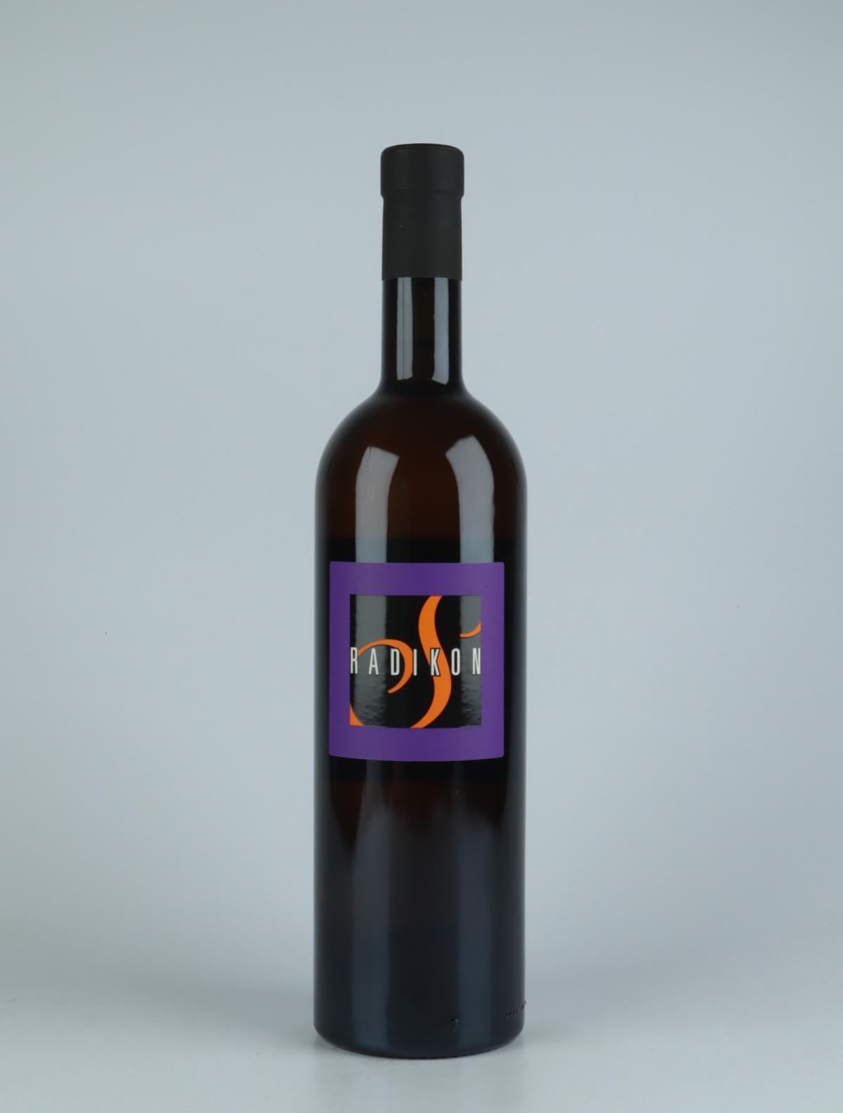 En flaske 2019 Slatnik Orange vin fra Radikon, Friuli i Italien