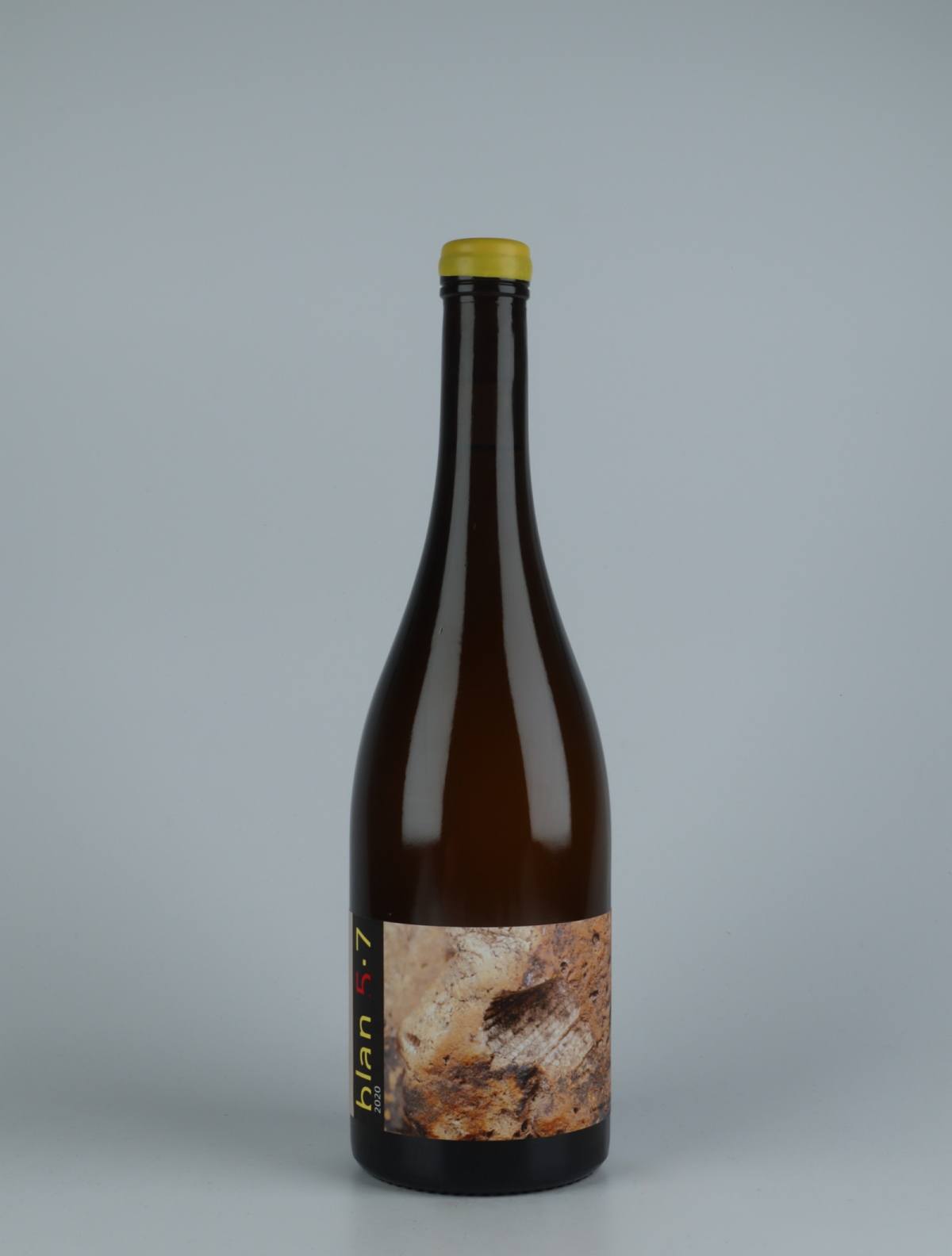 En flaske 2020 Blan 5-7 Orange vin fra Jordi Llorens, Catalonien i Spanien