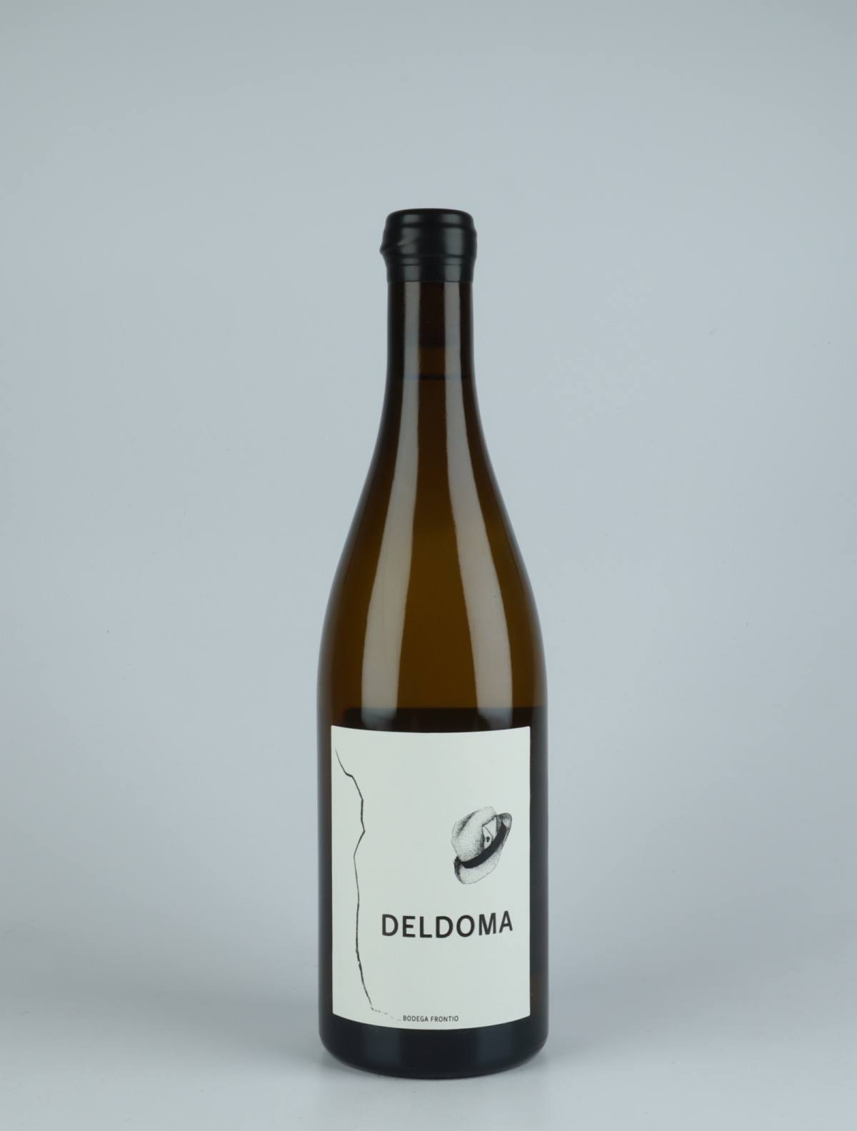 A bottle 2020 Deldoma White wine from Bodega Frontio, Arribes in Spain