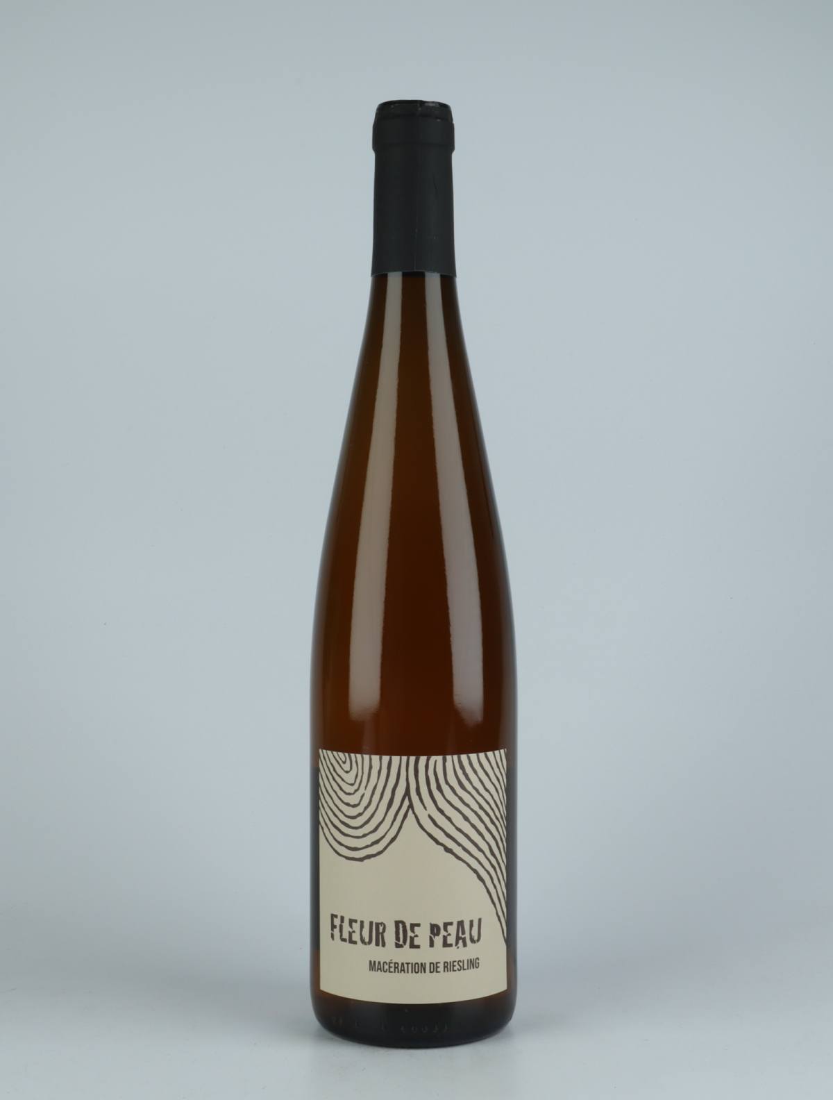 En flaske 2020 Fleur de Peau Orange vin fra Ruhlmann Dirringer, Alsace i Frankrig