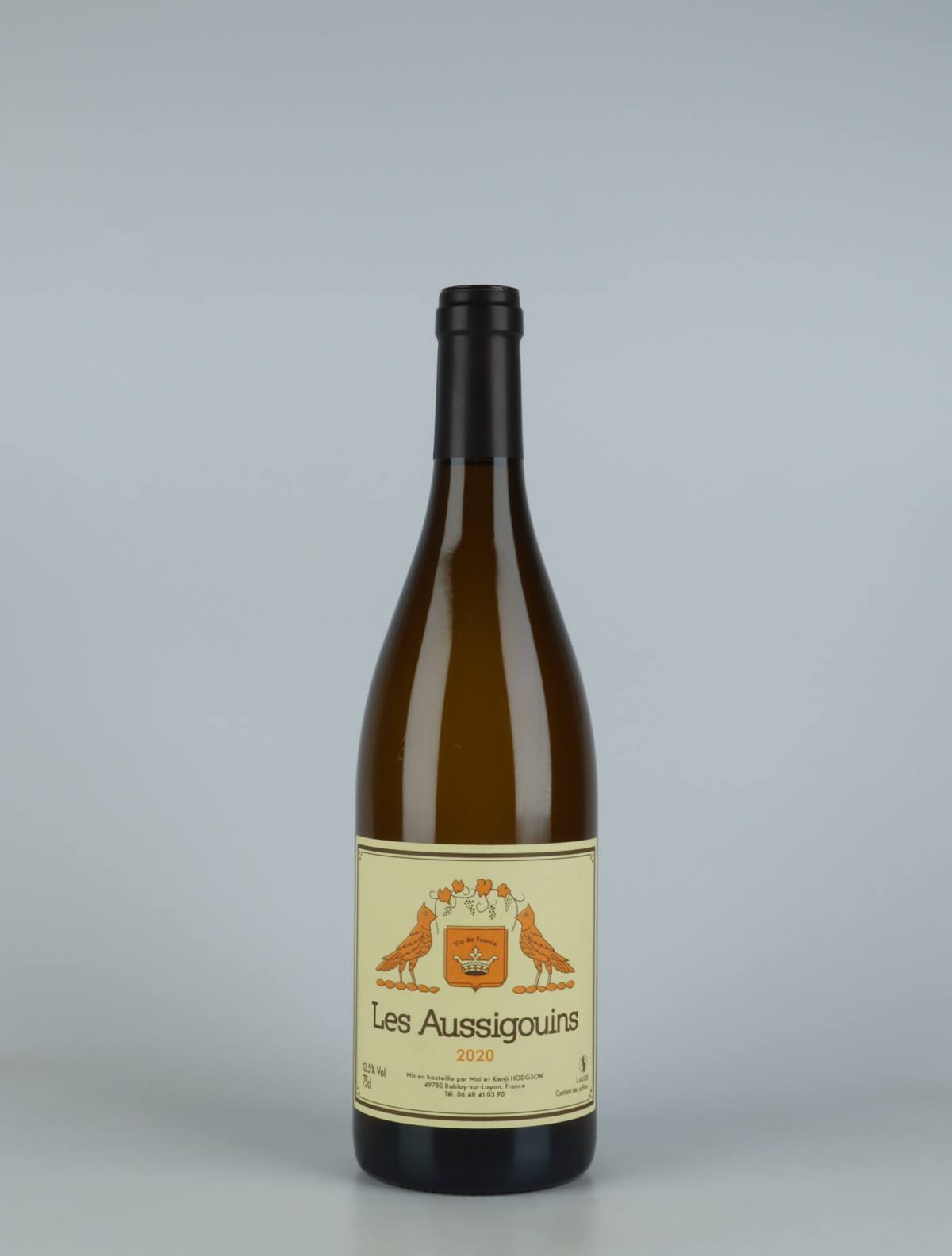 A bottle 2020 Les Aussigouins White wine from Mai et Kenji Hodgson, Loire in France