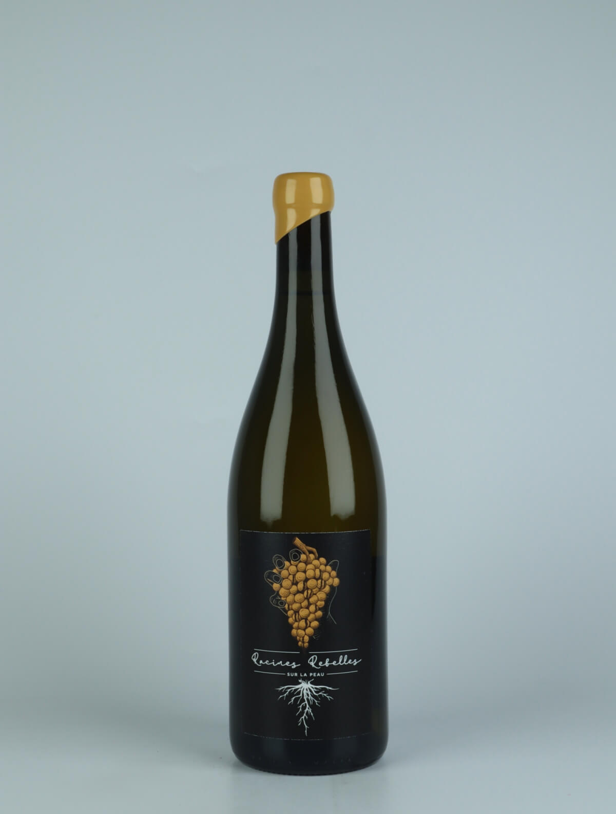 A bottle 2020 Sur la Peau White wine from Racines Rebelles, Moselle in Luxemburg