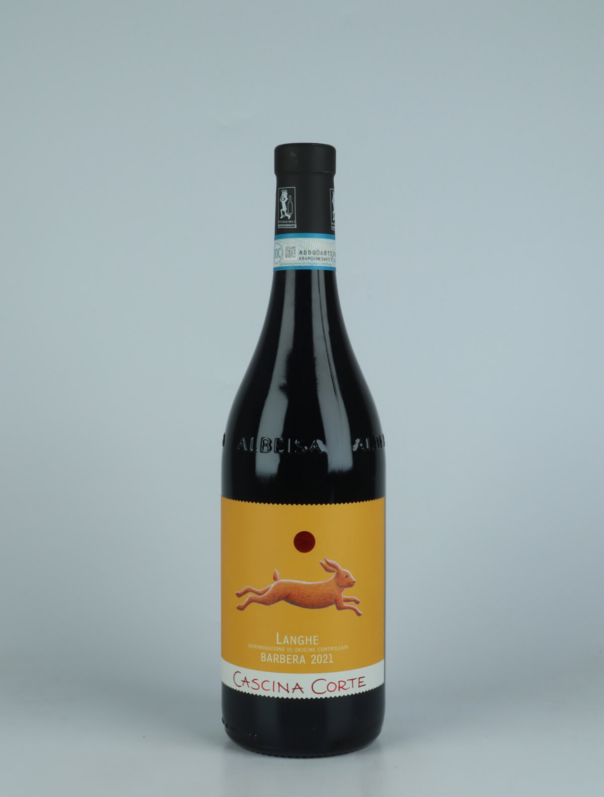 En flaske 2021 Langhe Barbera Rødvin fra Cascina Corte, Piemonte i Italien