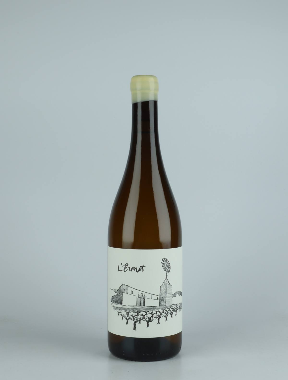 En flaske 2021 L'Ermot Hvidvin fra Celler la Salada, Penedès i Spanien