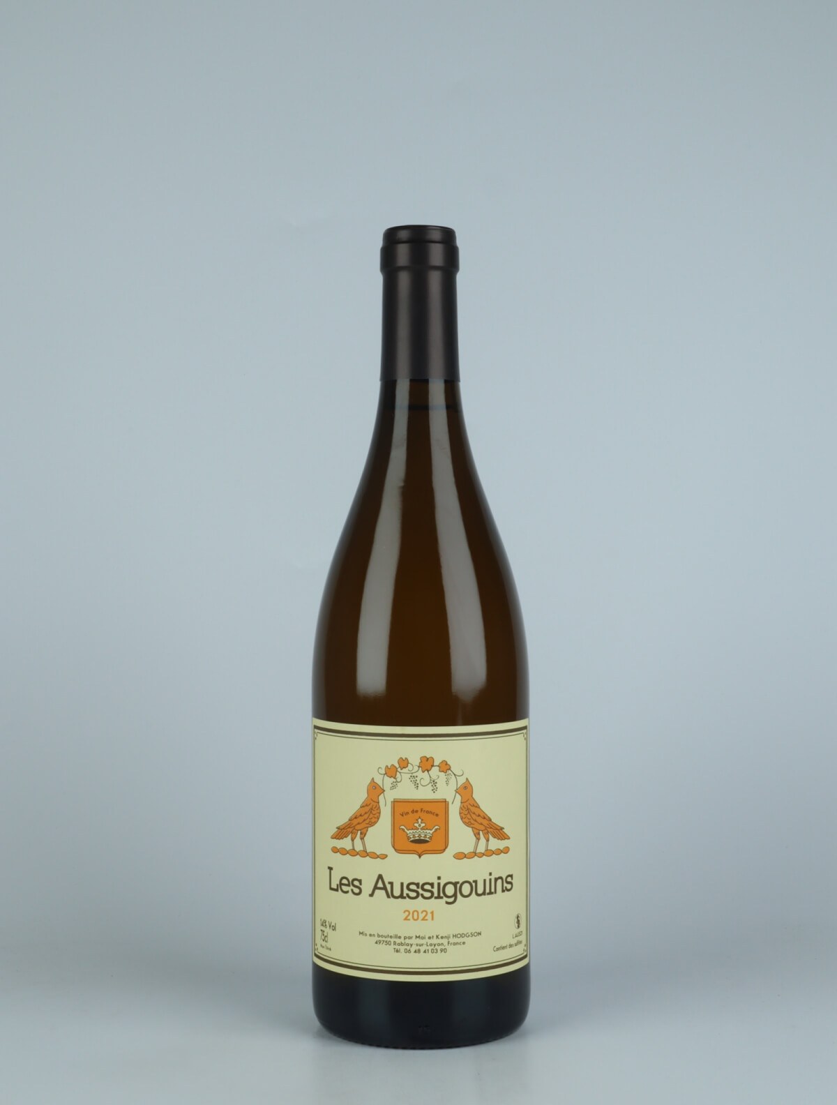 A bottle 2021 Les Aussigouins White wine from Mai et Kenji Hodgson, Loire in France