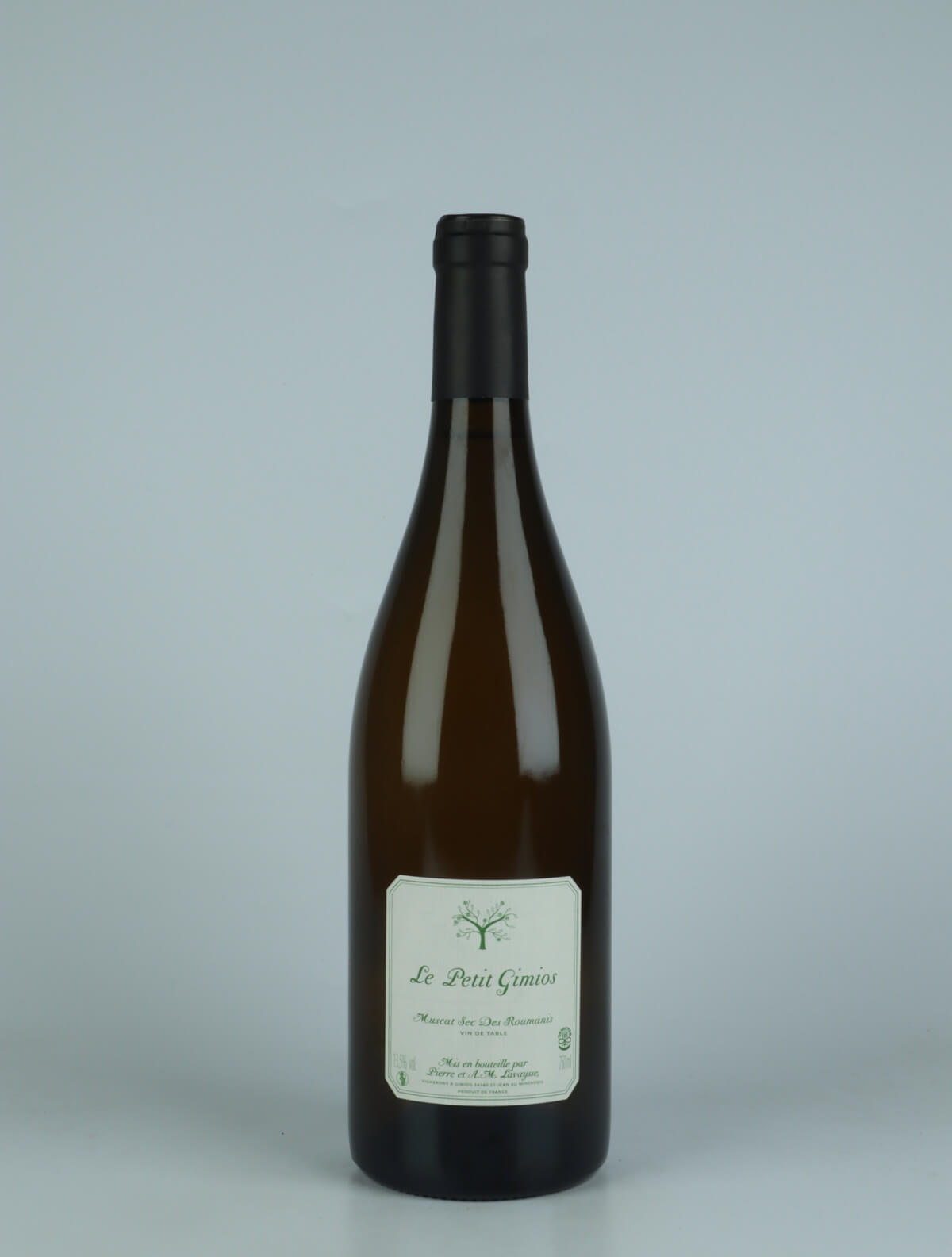 A bottle 2021 Muscat sec White wine from Le Petit Domaine de Gimios, Rousillon in France