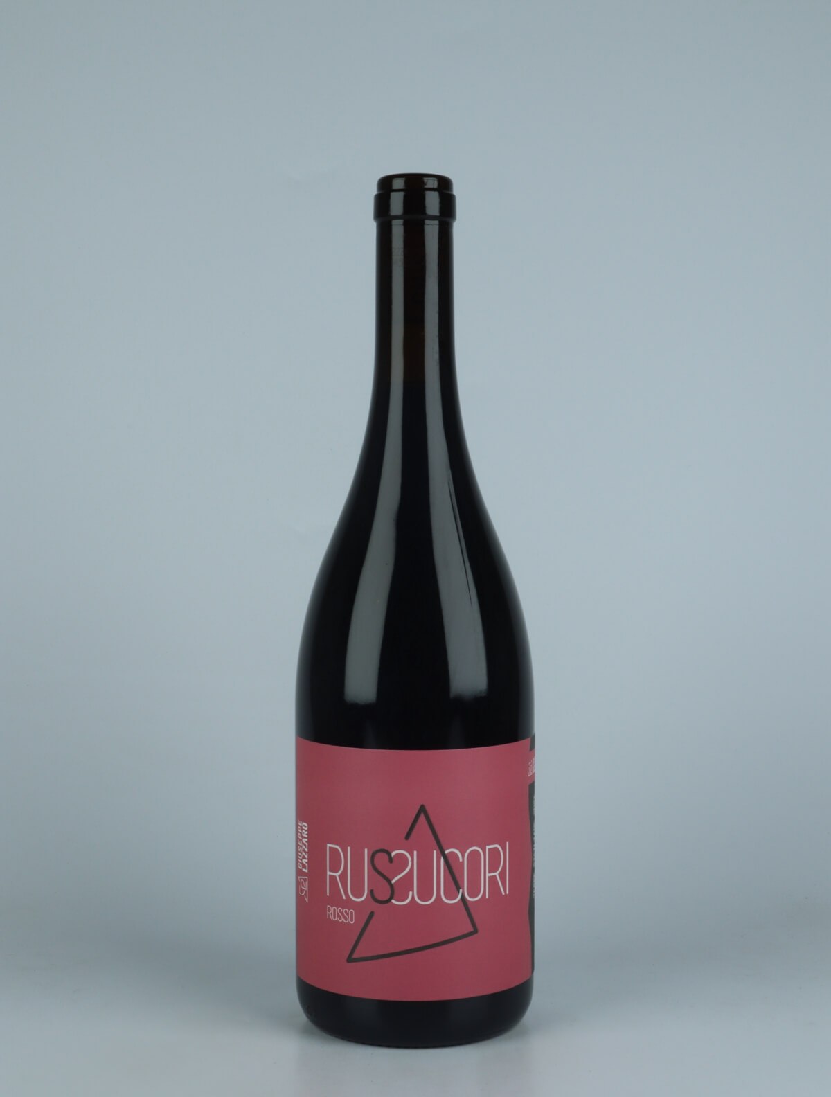 En flaske 2021 Russucori Rødvin fra Giuseppe Lazzaro, Sicilien i Italien