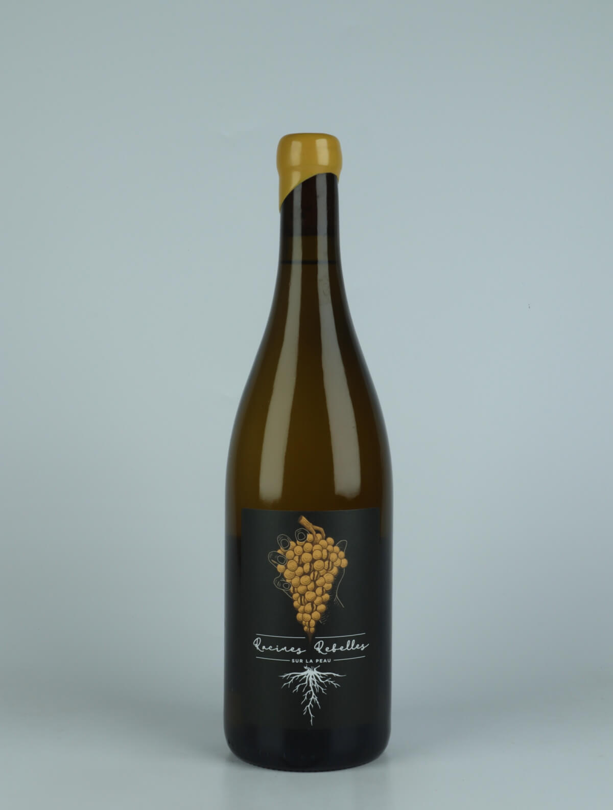A bottle 2021 Sur la Peau White wine from Racines Rebelles, Moselle in Luxemburg