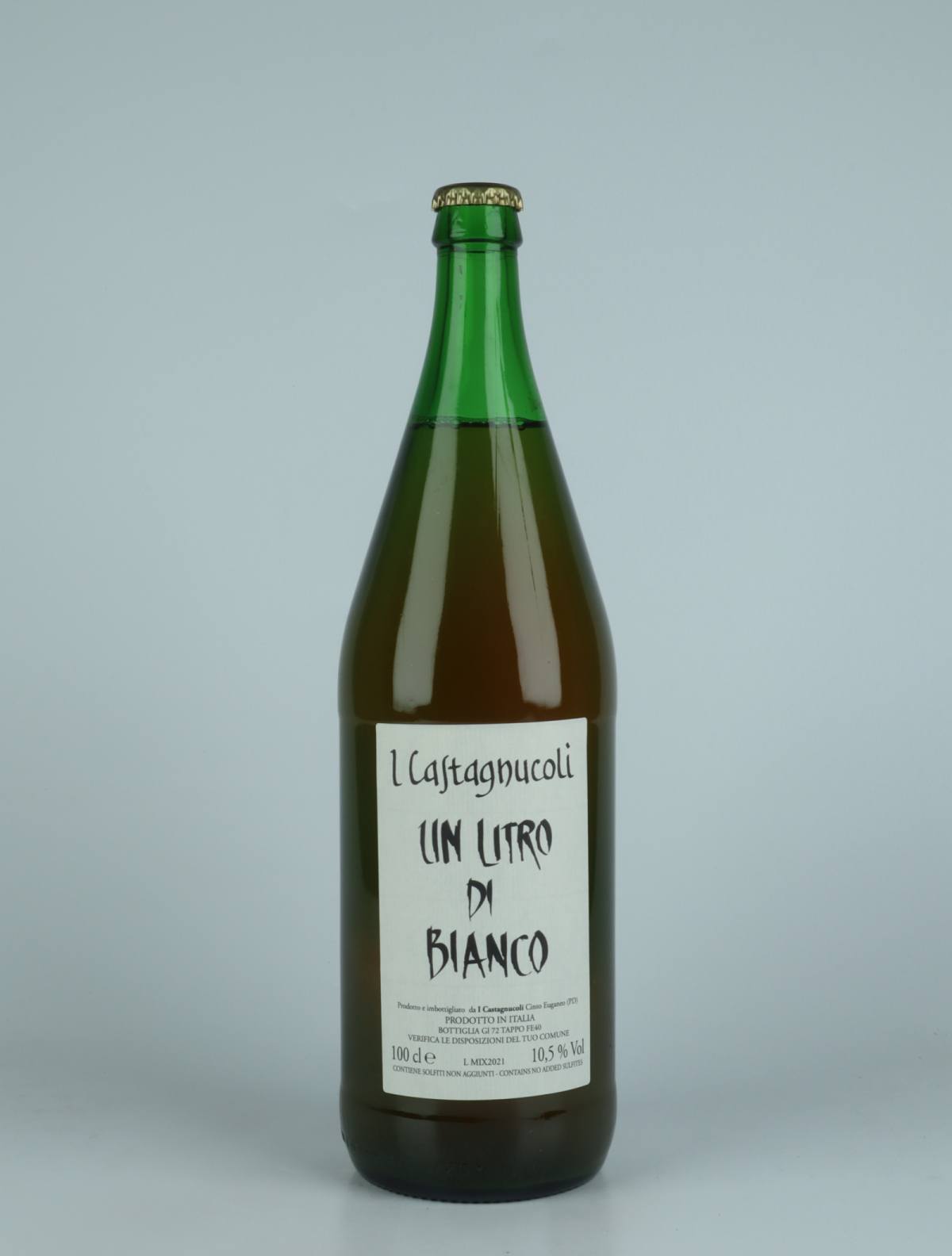 A bottle 2021 Un Litro di Bianco White wine from I Castagnucoli, Veneto in Italy