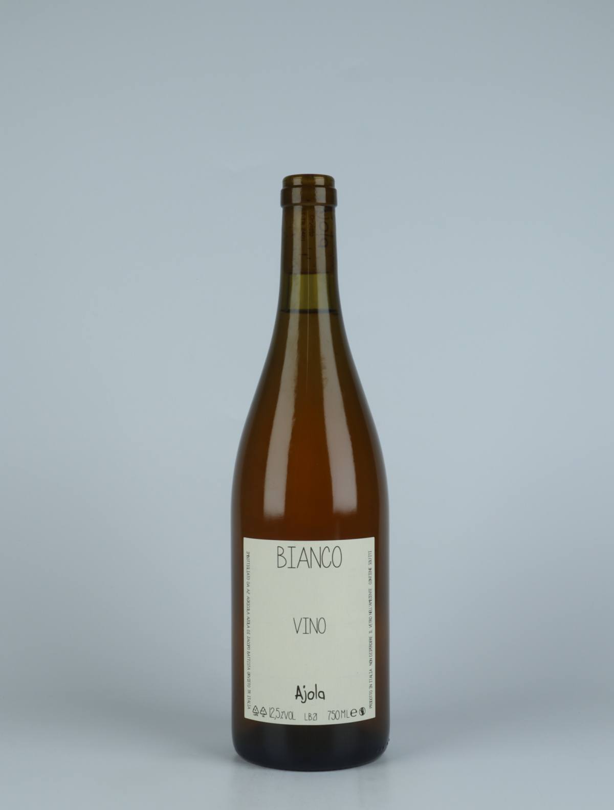 En flaske 2021 Vino Bianco Orange vin fra Ajola, Umbrien i Italien
