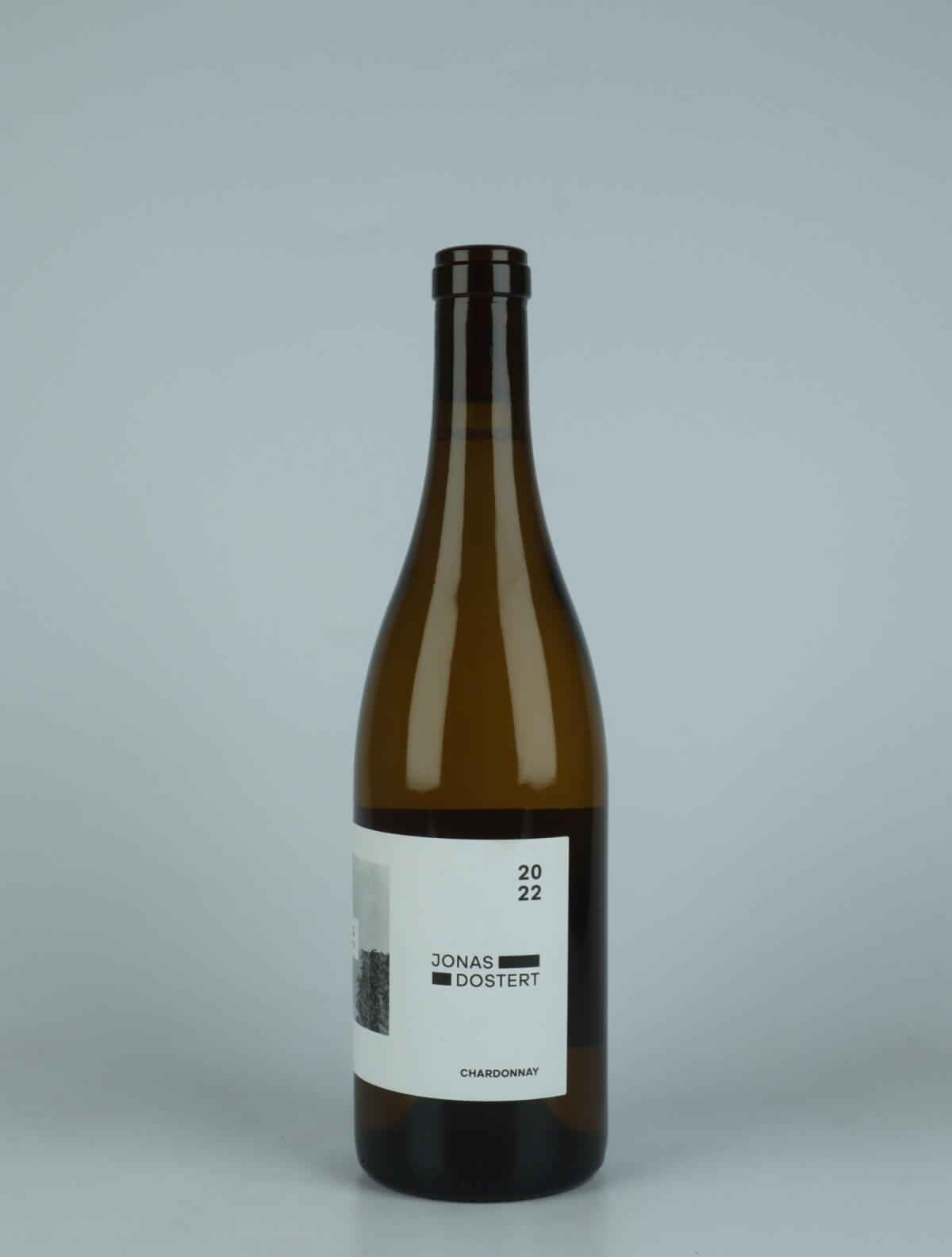 En flaske 2022 Chardonnay Hvidvin fra Jonas Dostert, Mosel i Tyskland