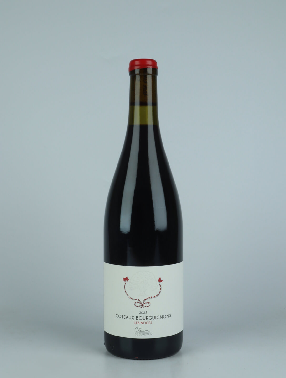En flaske 2021 Côteaux Bourguignons - Les Noces Rødvin fra Clarisse de Suremain, Bourgogne i Frankrig