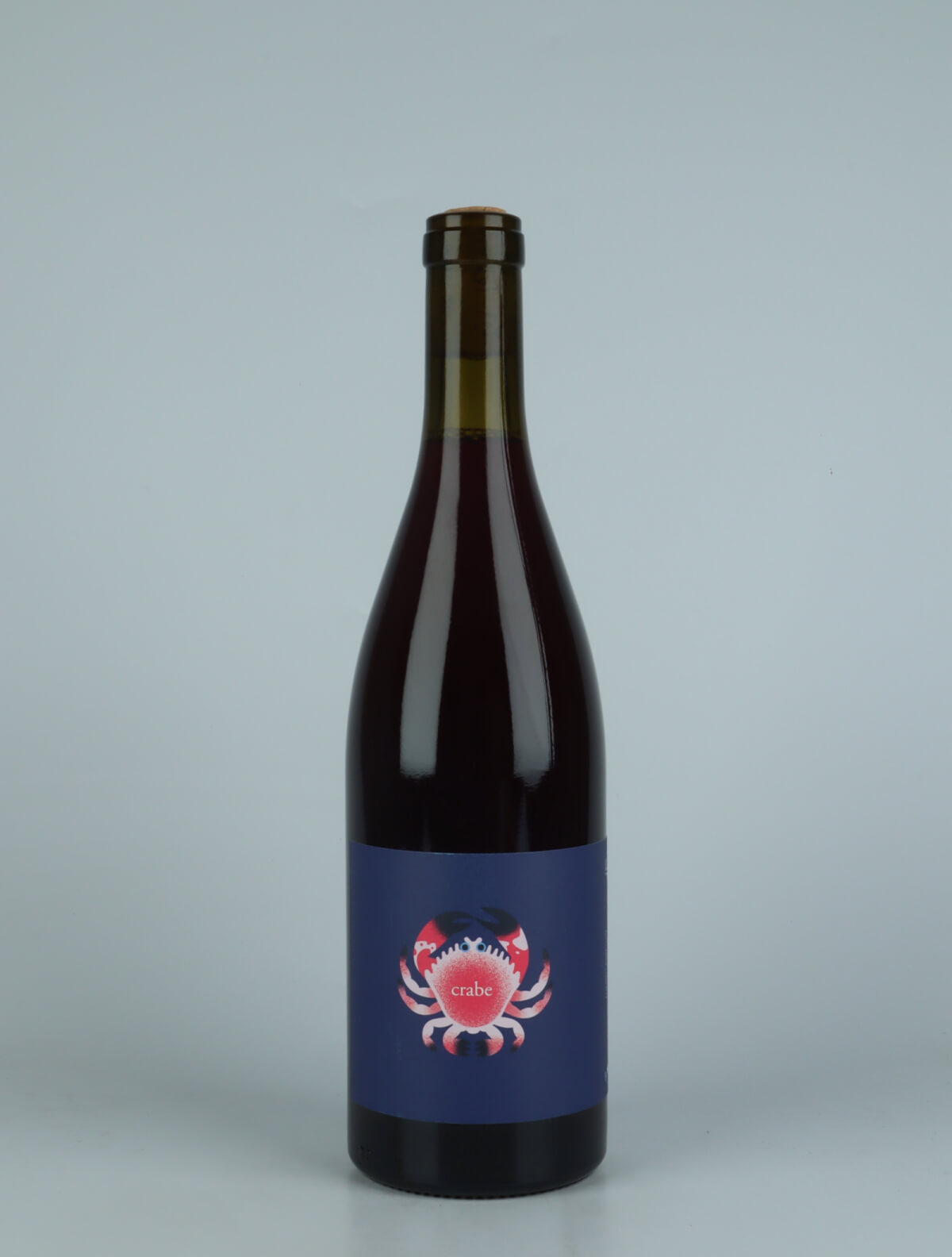 En flaske 2022 Crabe Rødvin fra Ad Vinum, Gard i Frankrig