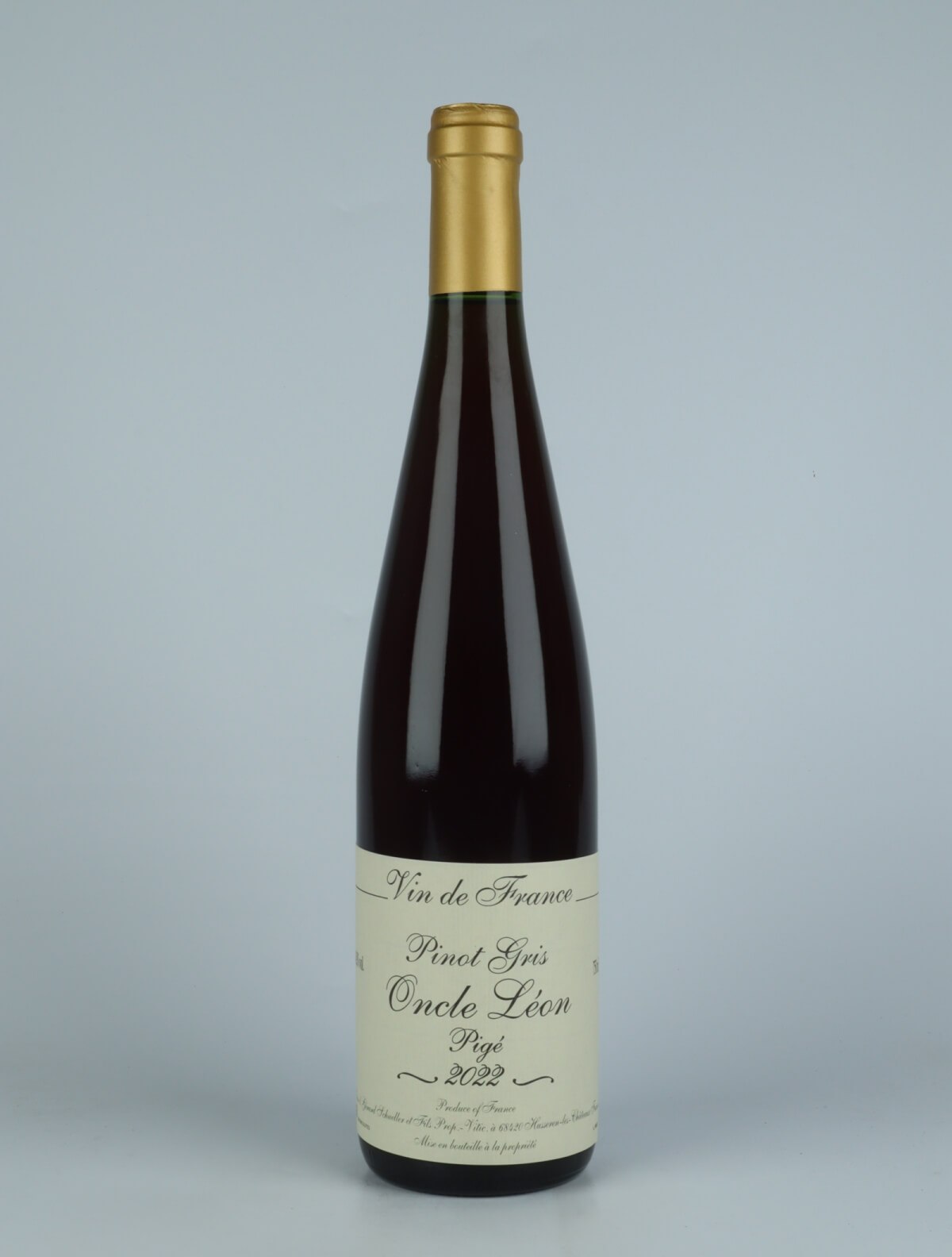A bottle 2022 Cuvée de l'Oncle Léon Orange wine from Gérard Schueller, Alsace in France