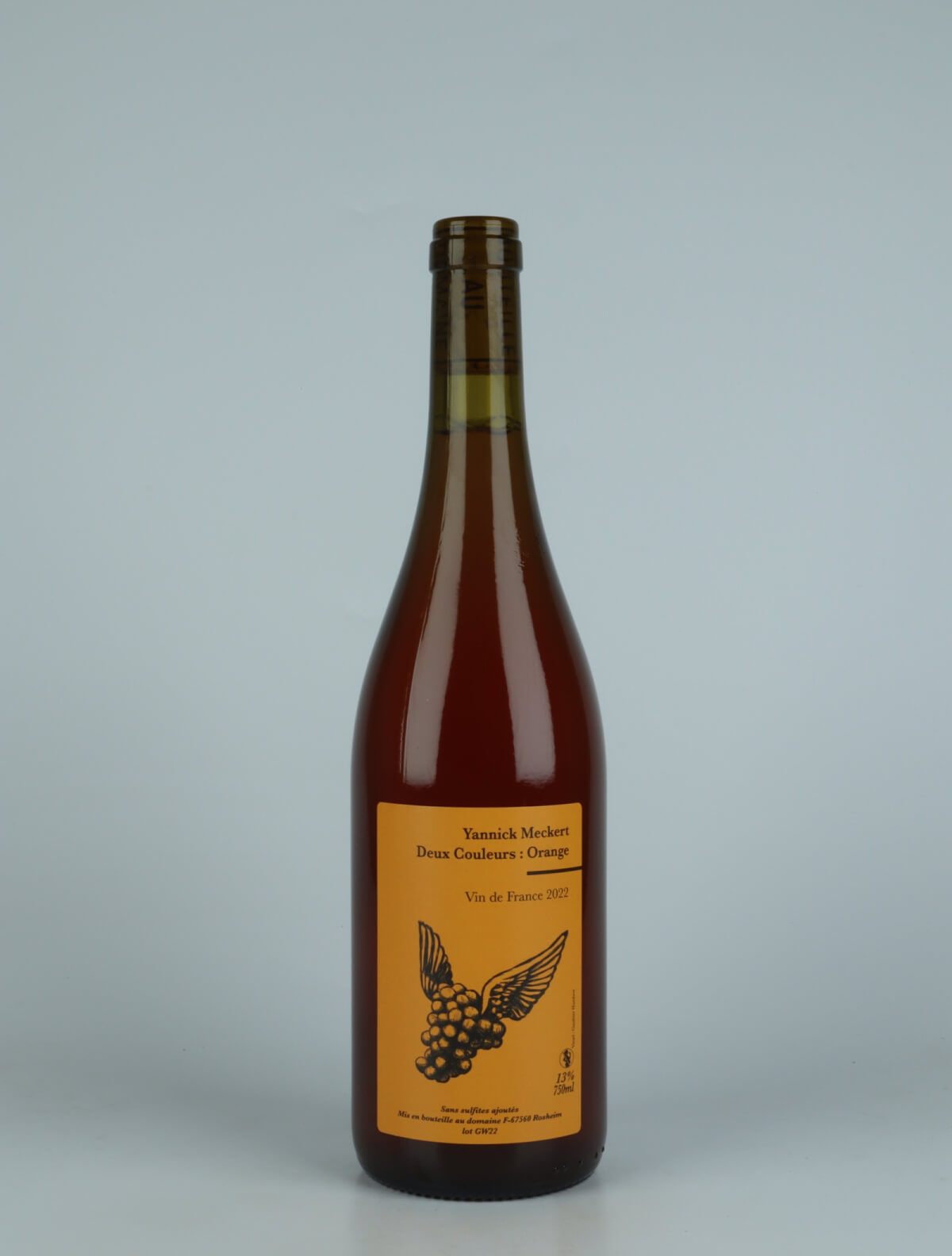 A bottle 2022 Deux Couleurs Orange Orange wine from Yannick Meckert, Alsace in France