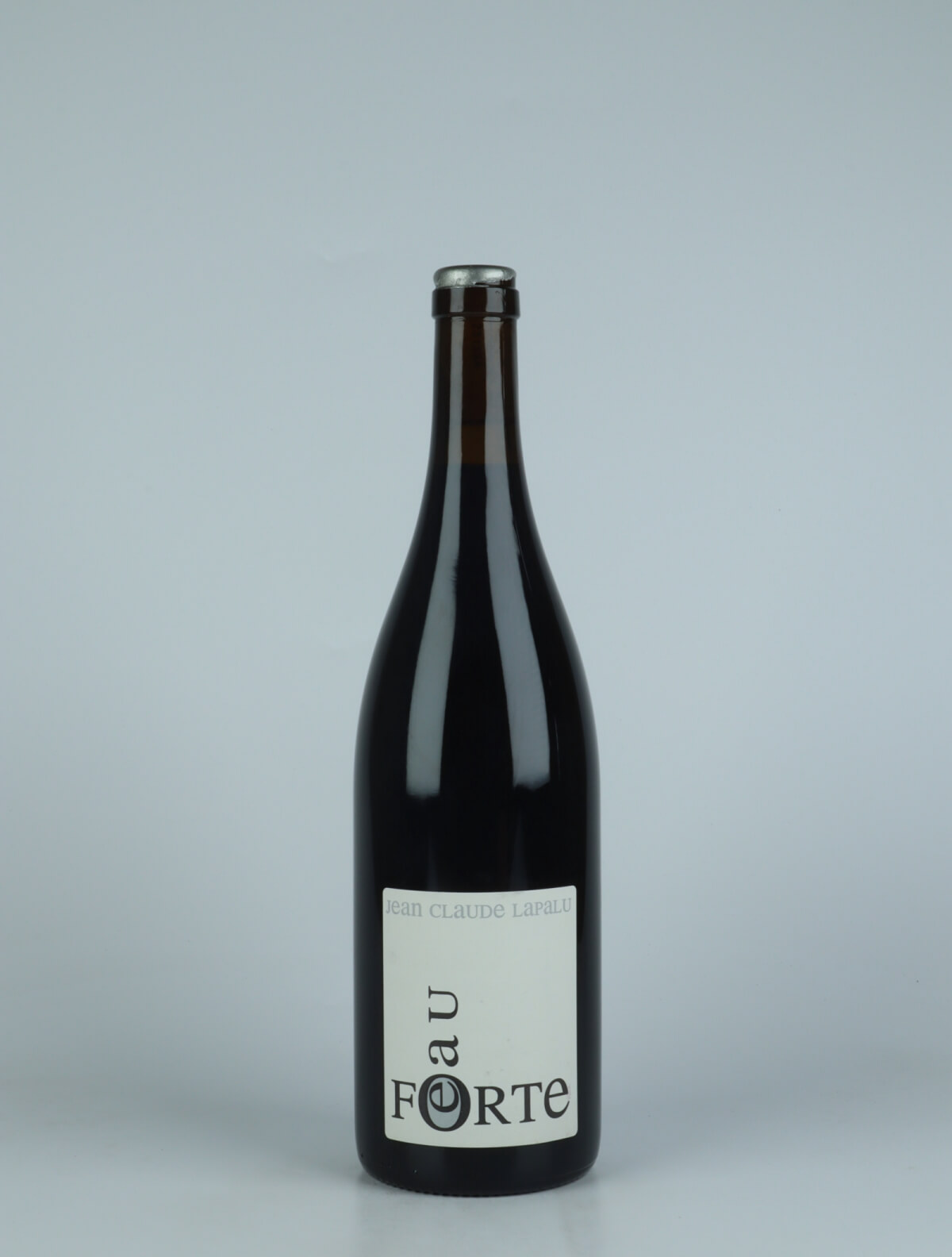 En flaske 2022 Eau Forte Rødvin fra Jean-Claude Lapalu, Beaujolais i Frankrig