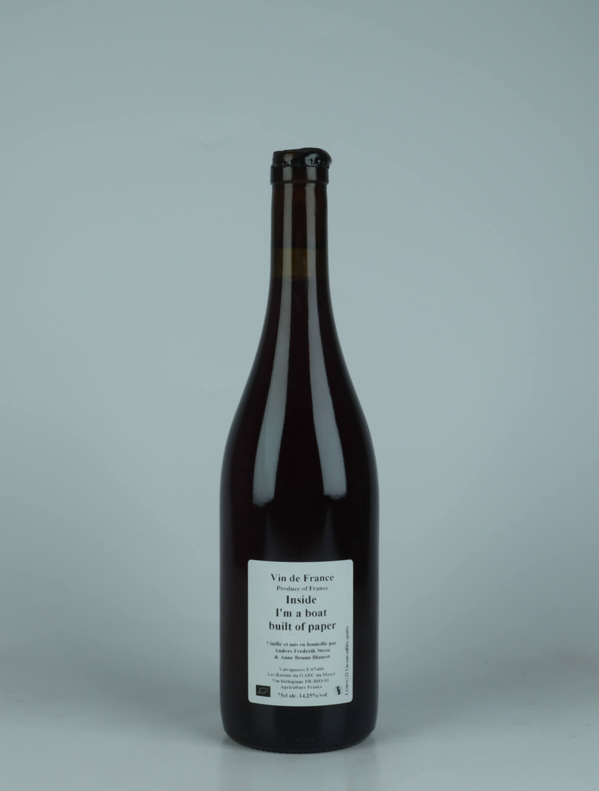 A bottle 2022 Inside I'm a boat built of paper Red wine from Anders Frederik Steen & Anne Bruun Blauert, Ardèche in France