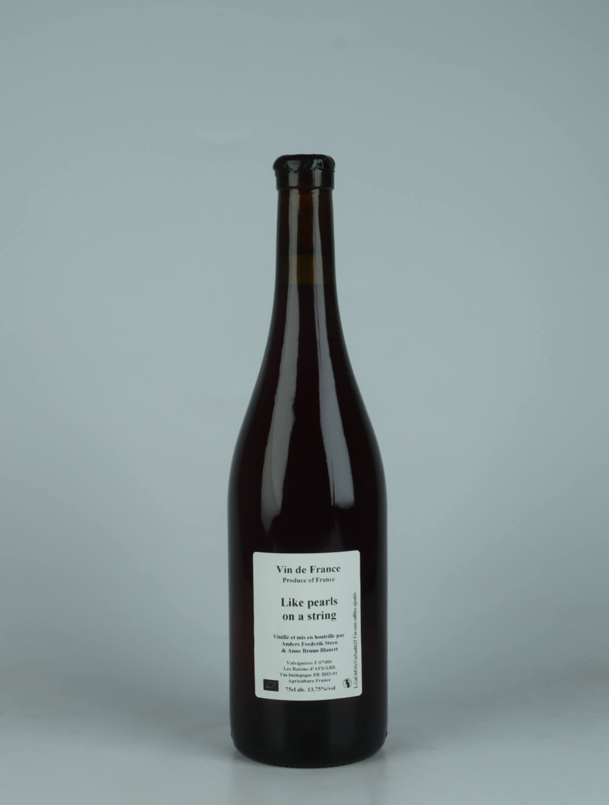 A bottle 2022 Like pearls on a string Red wine from Anders Frederik Steen & Anne Bruun Blauert, Ardèche in France