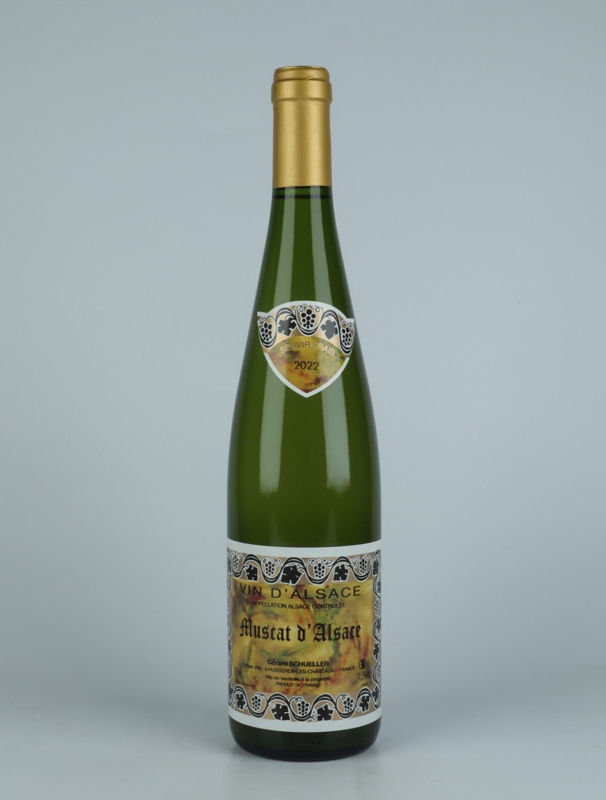En flaske 2022 Muscat d'Alsace Hvidvin fra Gérard Schueller, Alsace i Frankrig