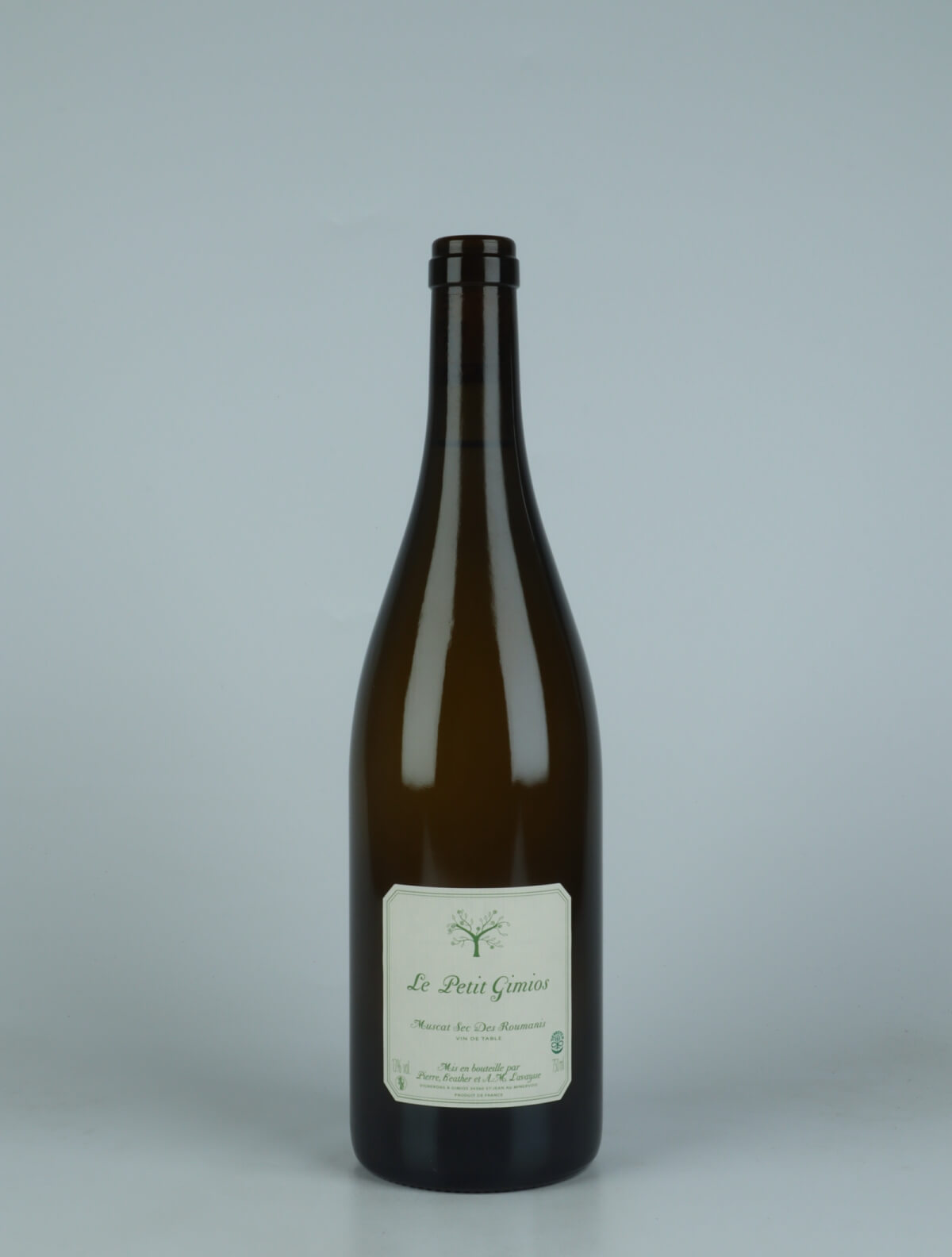 A bottle 2022 Muscat sec White wine from Le Petit Domaine de Gimios, Rousillon in France