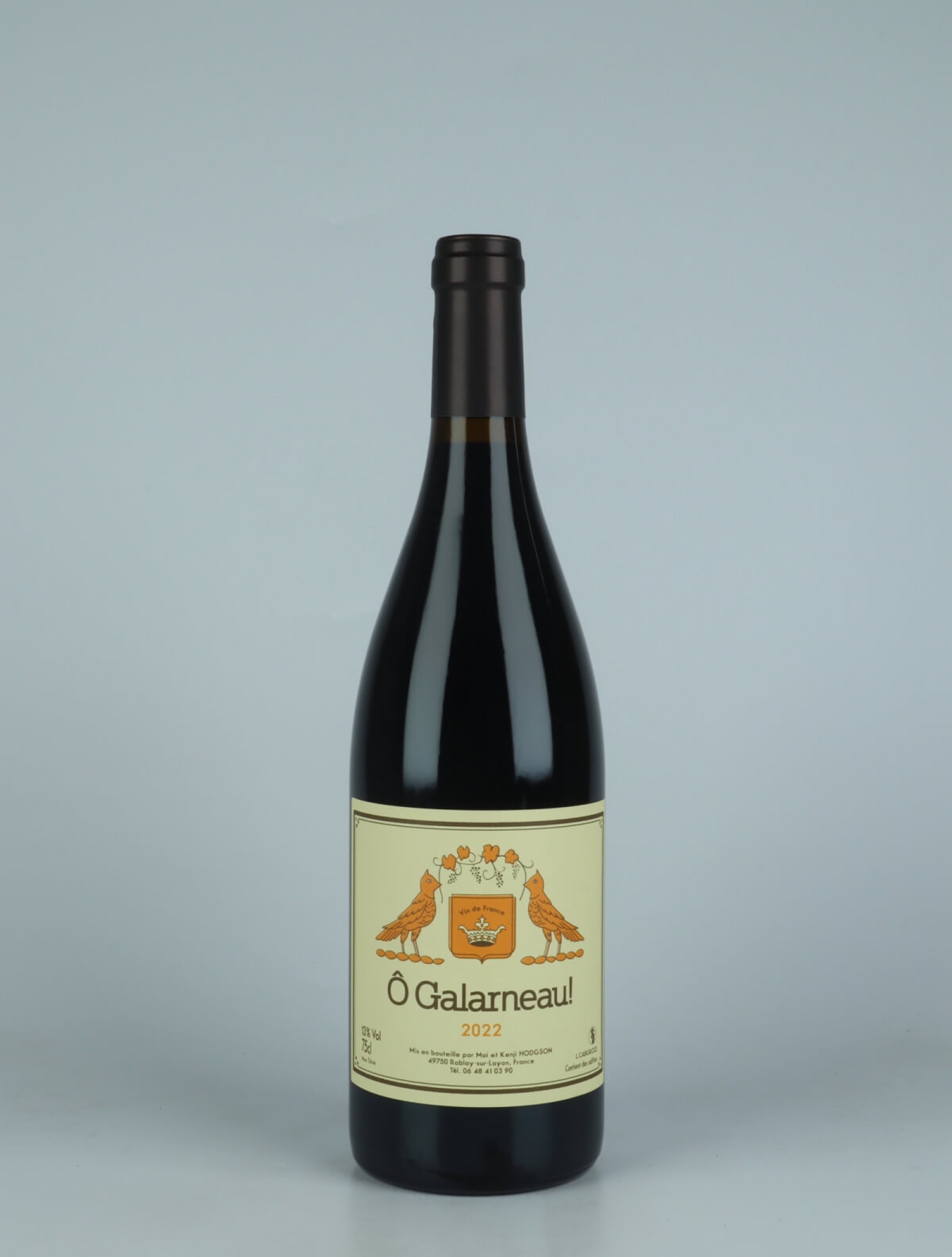 A bottle 2022 Ô Galarneau! Red wine from Mai et Kenji Hodgson, Loire in France