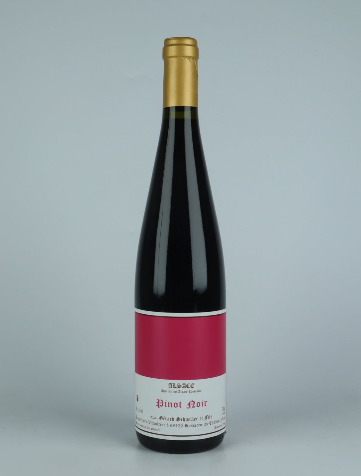 En flaske 2022 Pinot Noir LN012 Rødvin fra Gérard Schueller, Alsace i Frankrig