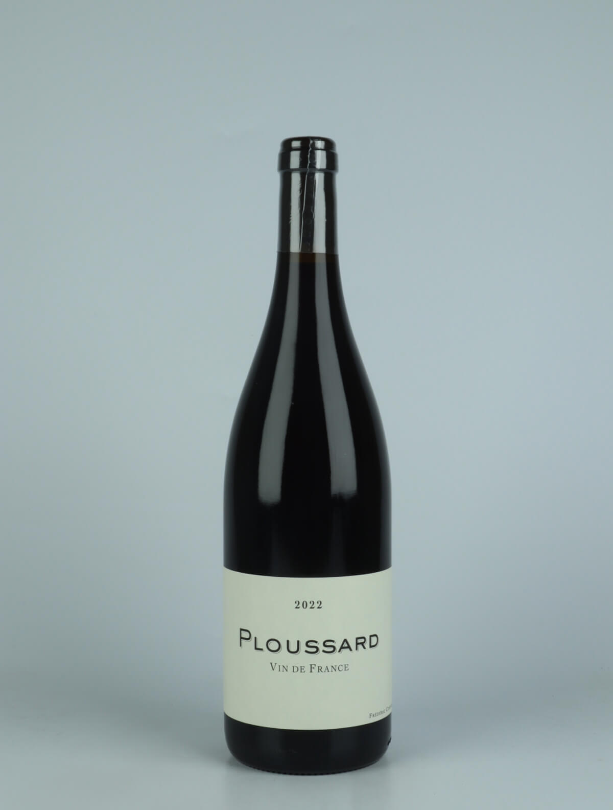 En flaske 2022 Ploussard Rødvin fra Frédéric Cossard, Jura i Frankrig