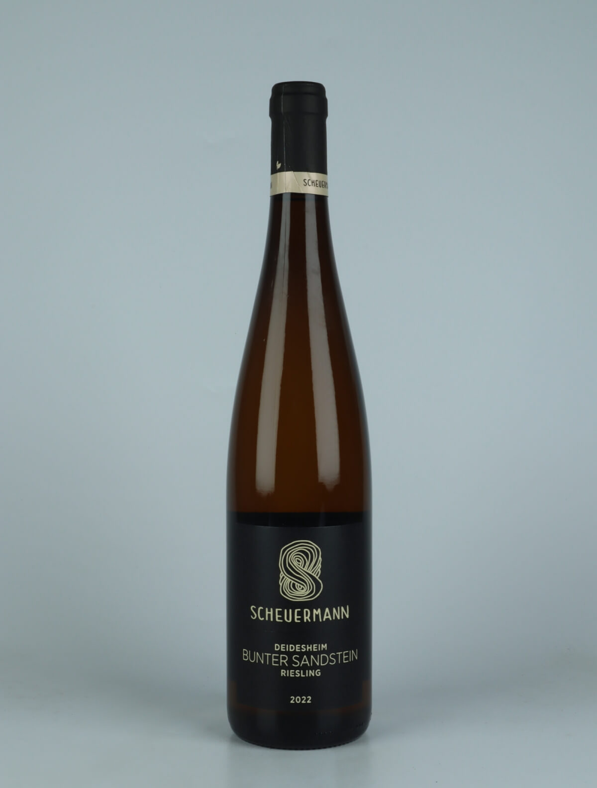 En flaske 2022 Riesling Bunter Sandstein Hvidvin fra Weingut Scheuermann, Pfalz i Tyskland