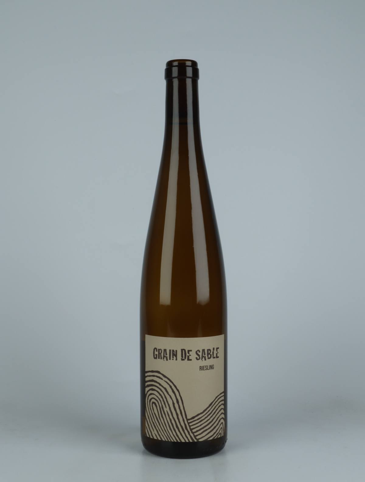 En flaske 2022 Riesling Grain de Sable Hvidvin fra Ruhlmann Dirringer, Alsace i Frankrig