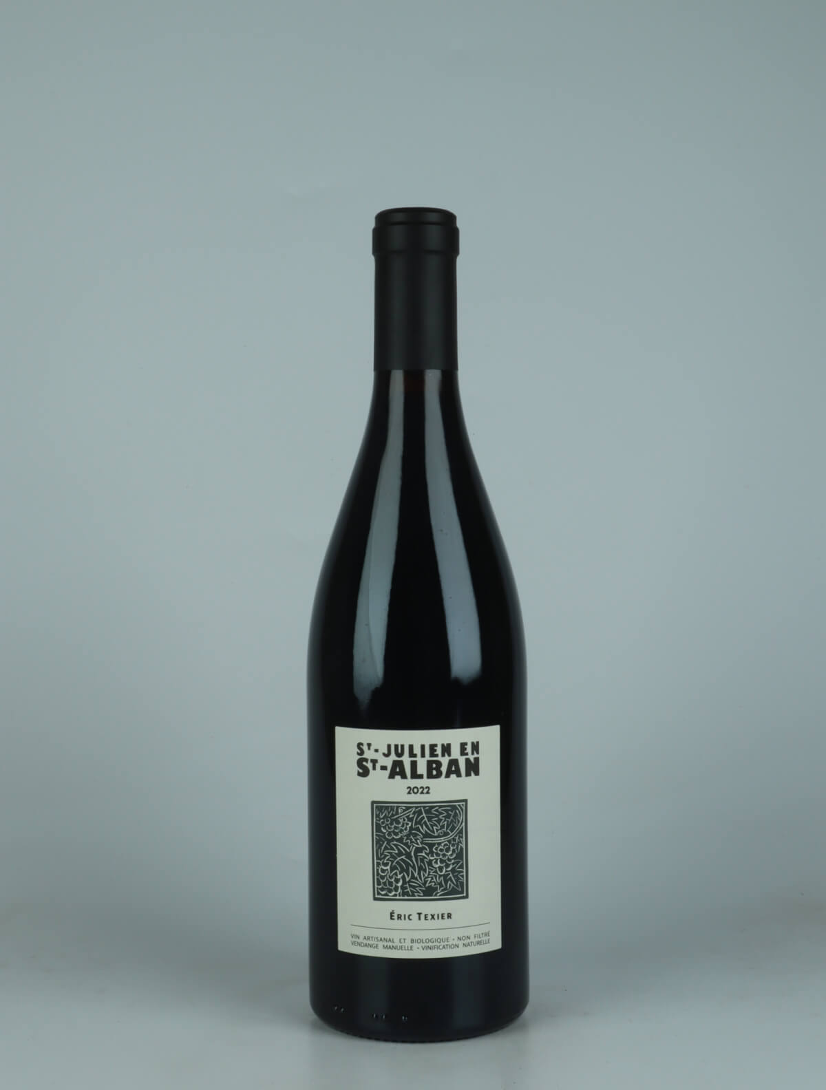 En flaske 2022 Saint-Julien en Saint-Alban Rødvin fra Eric Texier, Rhône i Frankrig