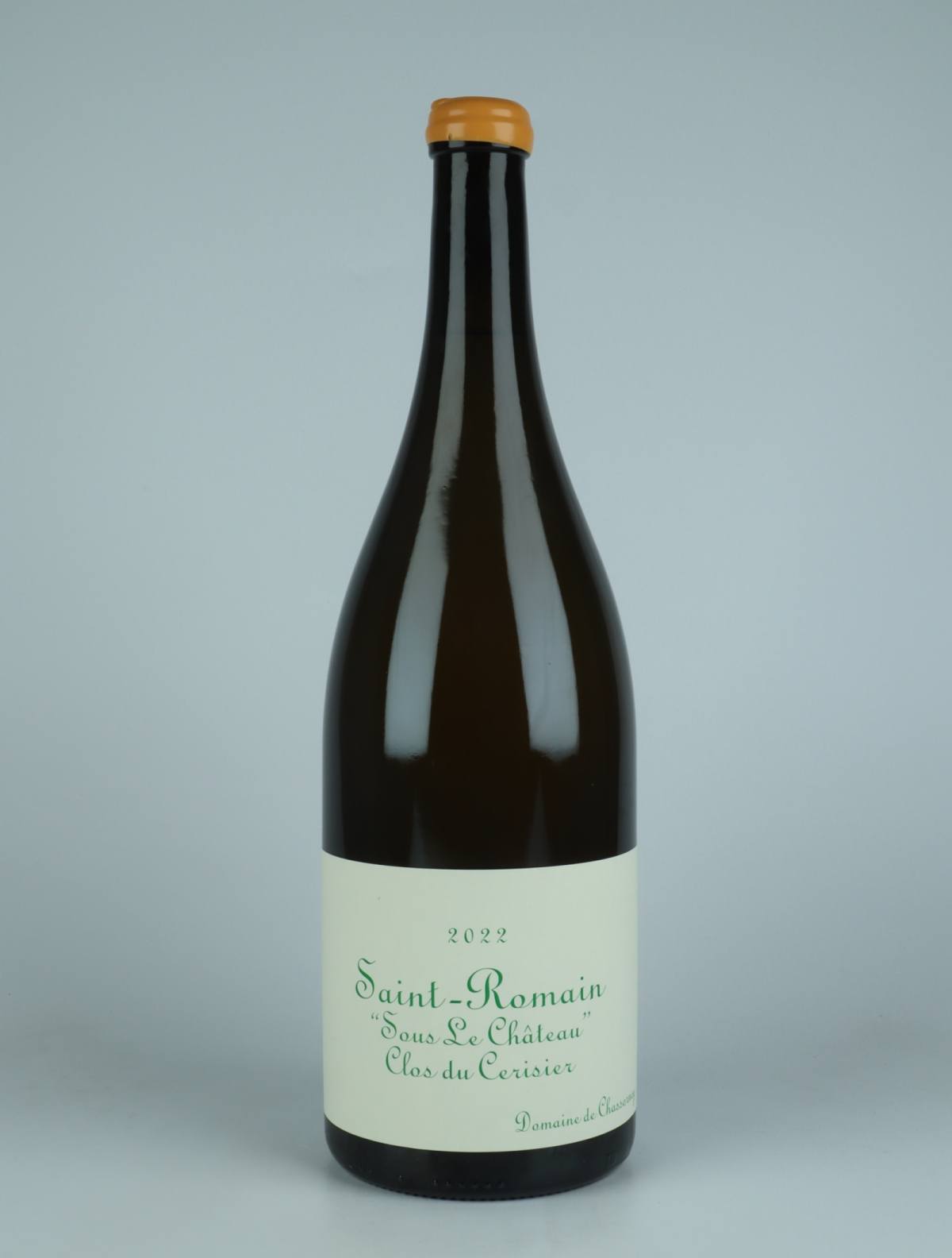 En flaske 2022 Saint Romain Blanc - Clos du Cerisier - Magnum Hvidvin fra Domaine de Chassorney, Bourgogne i Frankrig