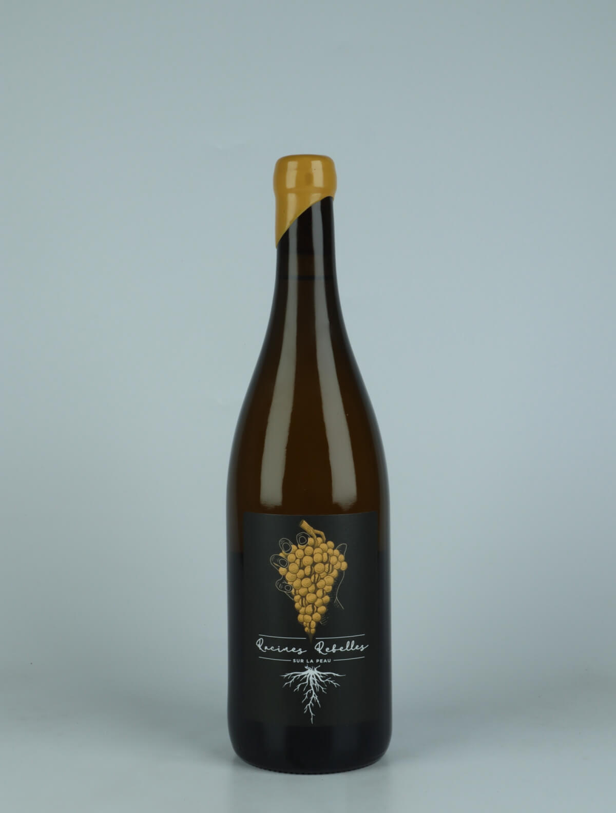 A bottle 2022 Sur la Peau White wine from Racines Rebelles, Moselle in Luxemburg