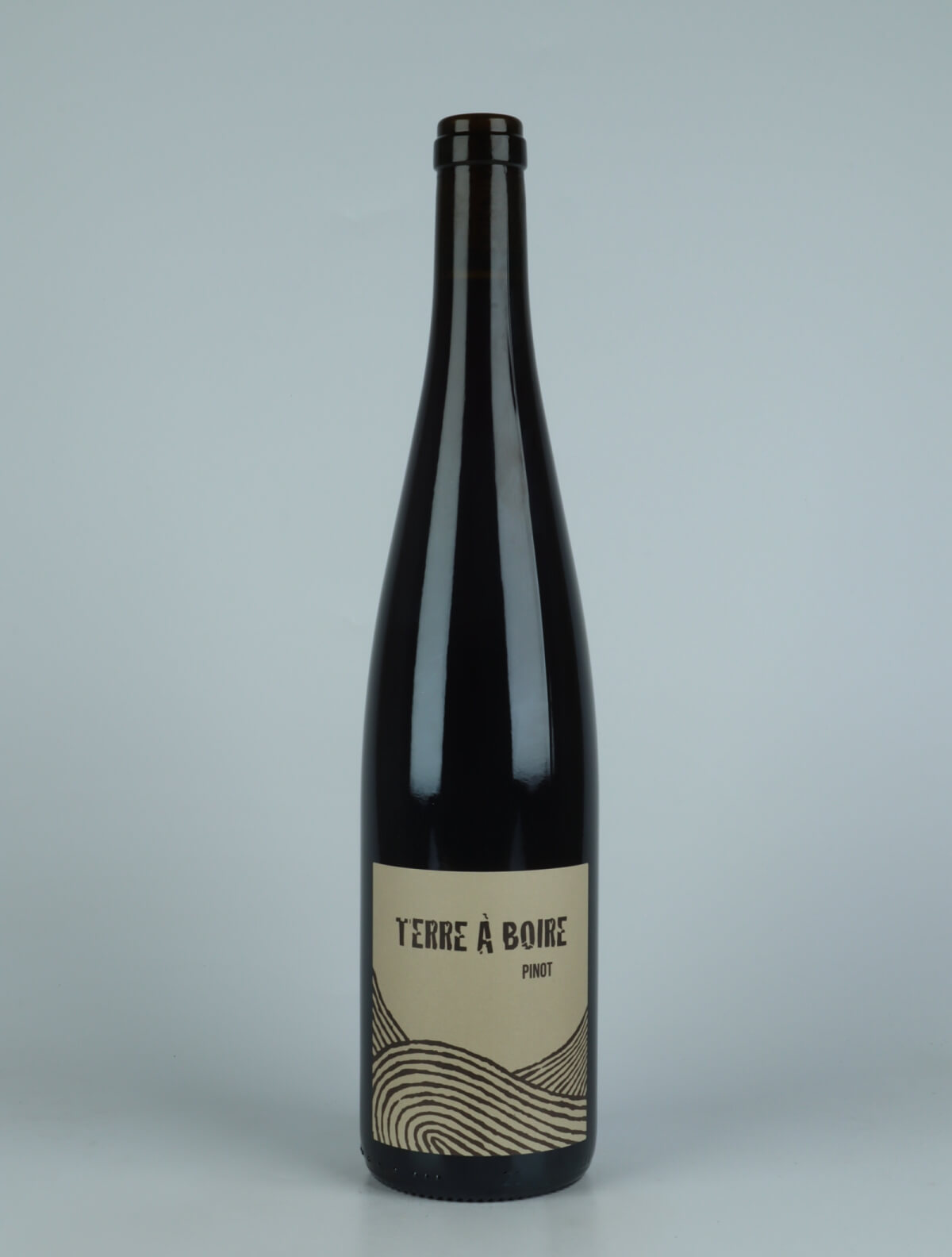 En flaske 2022 Terre à Boire Rødvin fra Ruhlmann Dirringer, Alsace i Frankrig