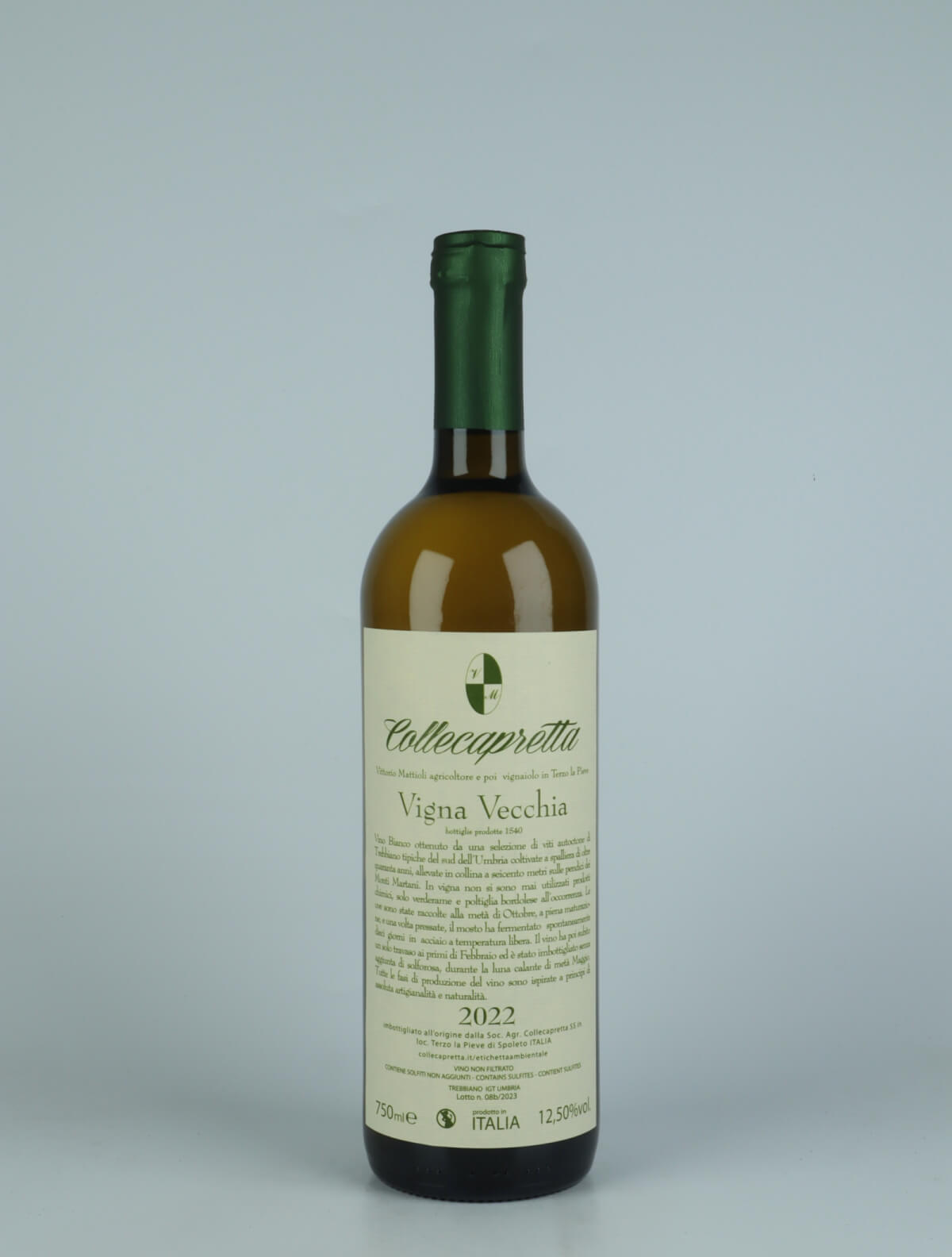 En flaske 2022 Vigna Vecchia Orange vin fra Collecapretta, Umbrien i Italien