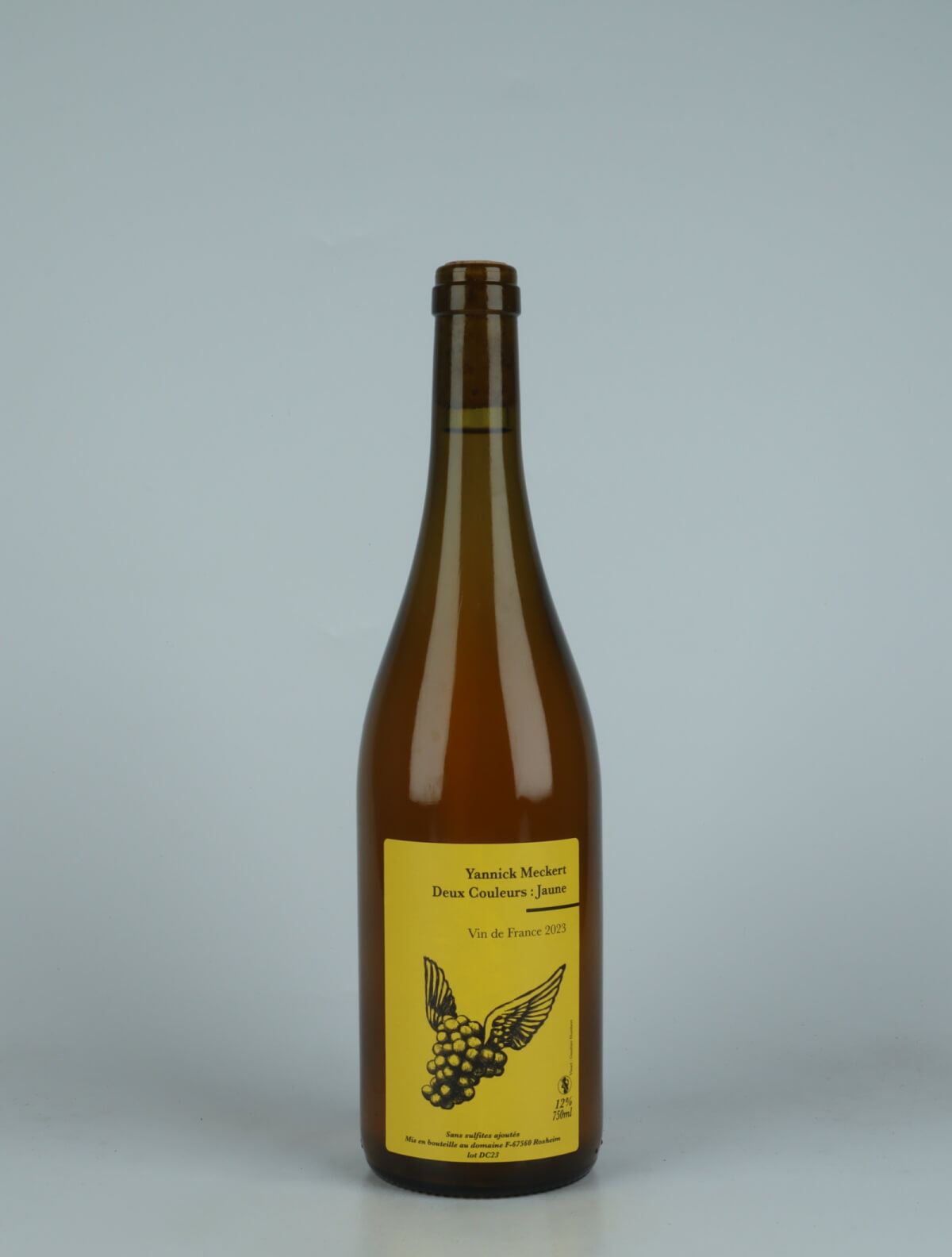 A bottle 2023 Deux Couleurs Jaune White wine from Yannick Meckert, Alsace in France