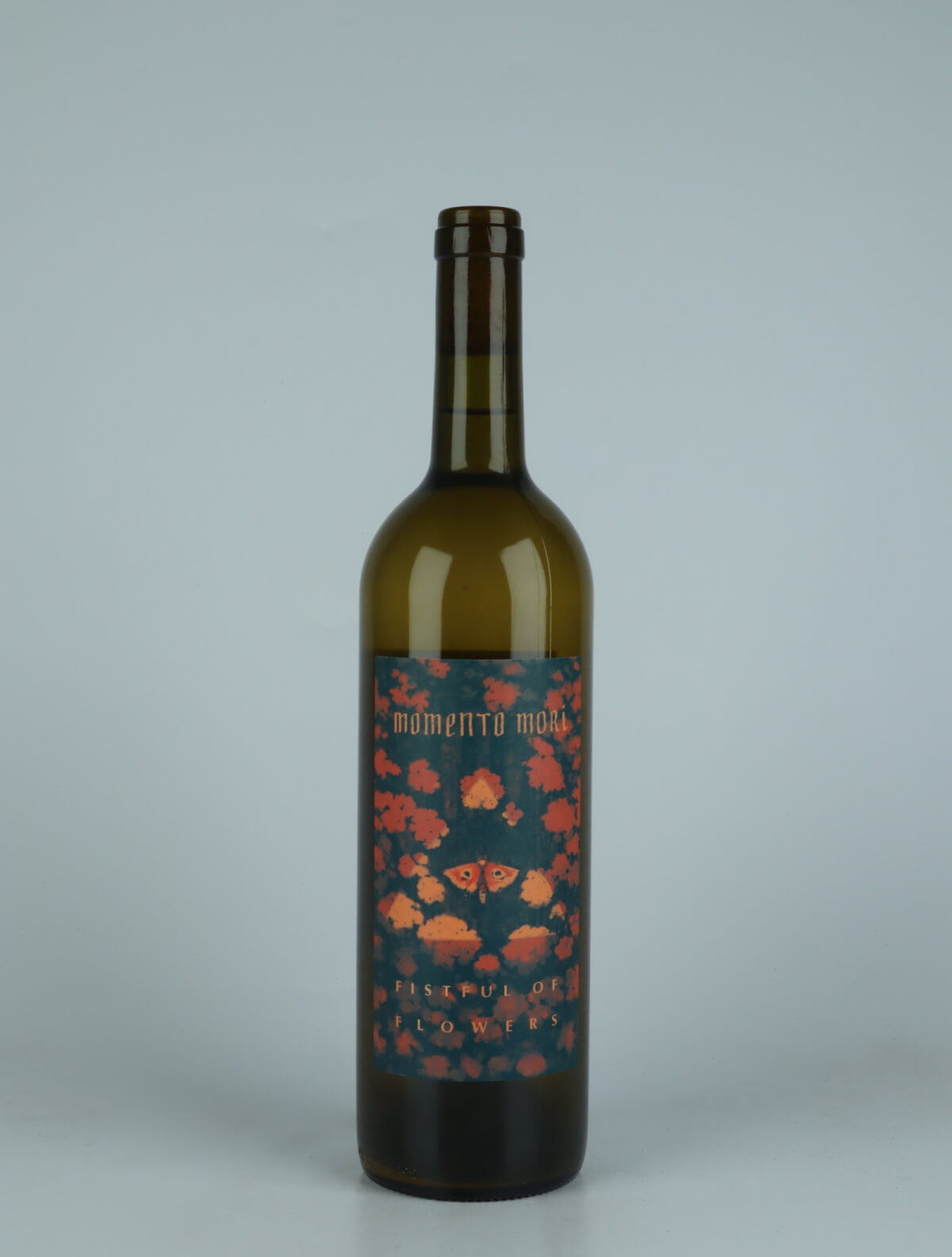 En flaske 2023 Fistful of Flowers Orange vin fra Momento Mori, Victoria i Australien