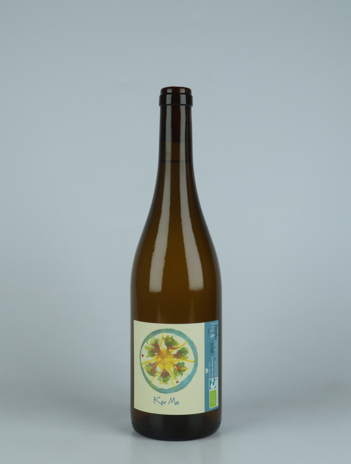 A bottle 2023 Ker Ma White wine from Complémen'terre, Loire in France