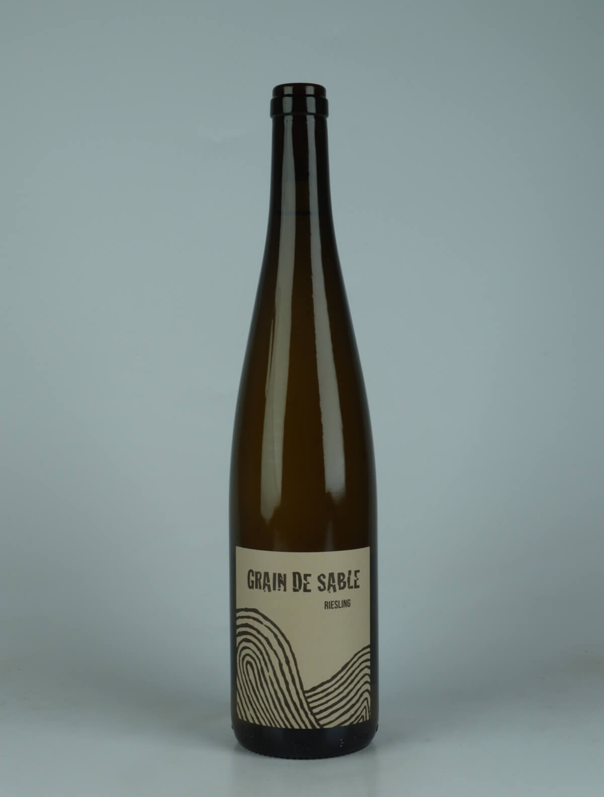En flaske 2023 Riesling Grain de Sable Hvidvin fra Ruhlmann Dirringer, Alsace i Frankrig