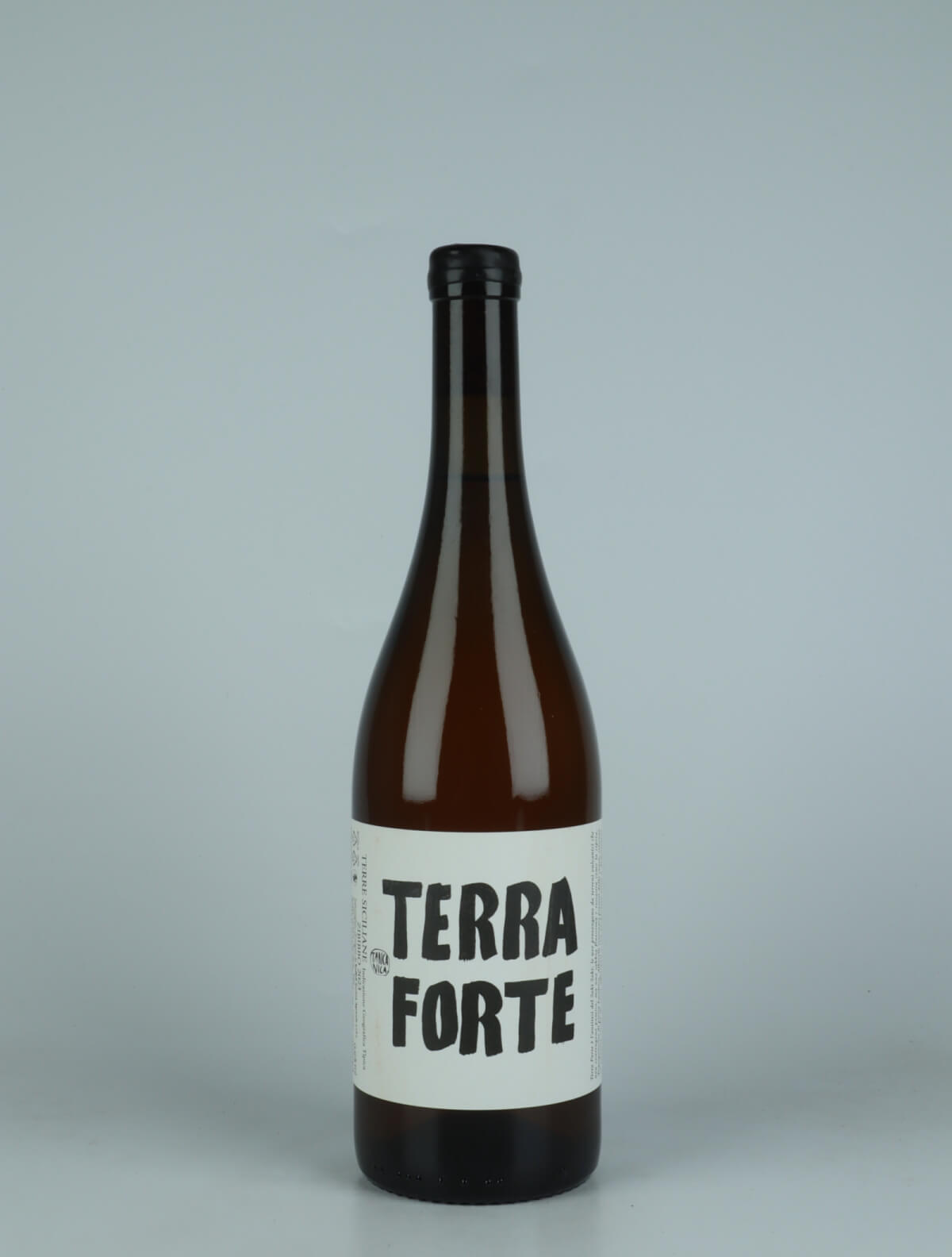 En flaske 2023 Terra Forte Orange vin fra Tanca Nica, Sicilien i Italien