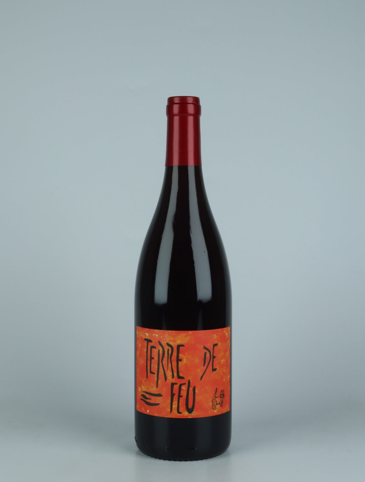 En flaske 2023 Terre de Feu Rouge Rødvin fra Les Foulards Rouges, Languedoc i Frankrig