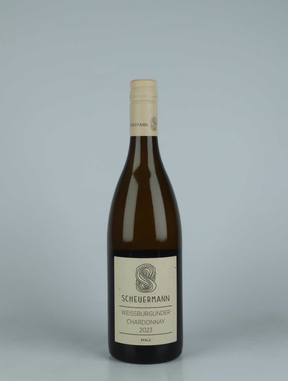 A bottle 2023 Weissburgunder & Chardonnay White wine from Weingut Scheuermann, Pfalz in Germany