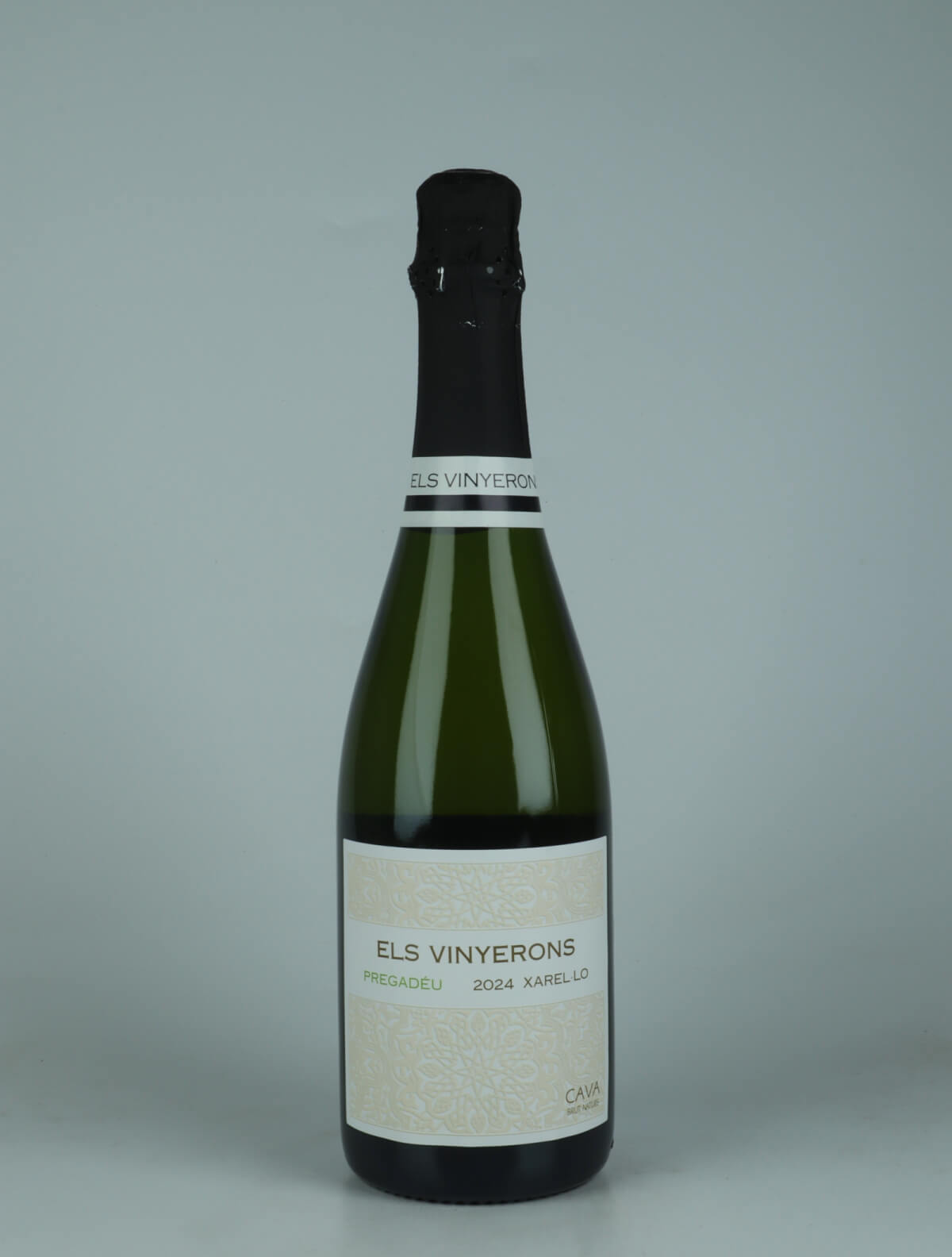 En flaske 2024 Cava - Pregadeu Mousserende fra Els Vinyerons, Penedès i Spanien