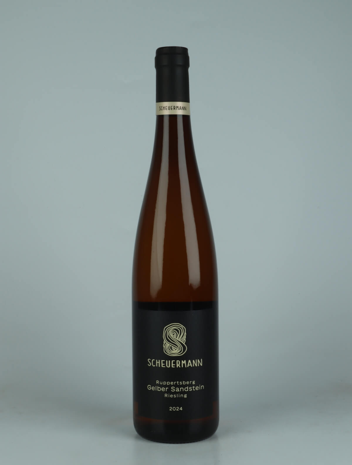 En flaske 2024 Riesling Gelber Sandstein Hvidvin fra Weingut Scheuermann, Pfalz i Tyskland
