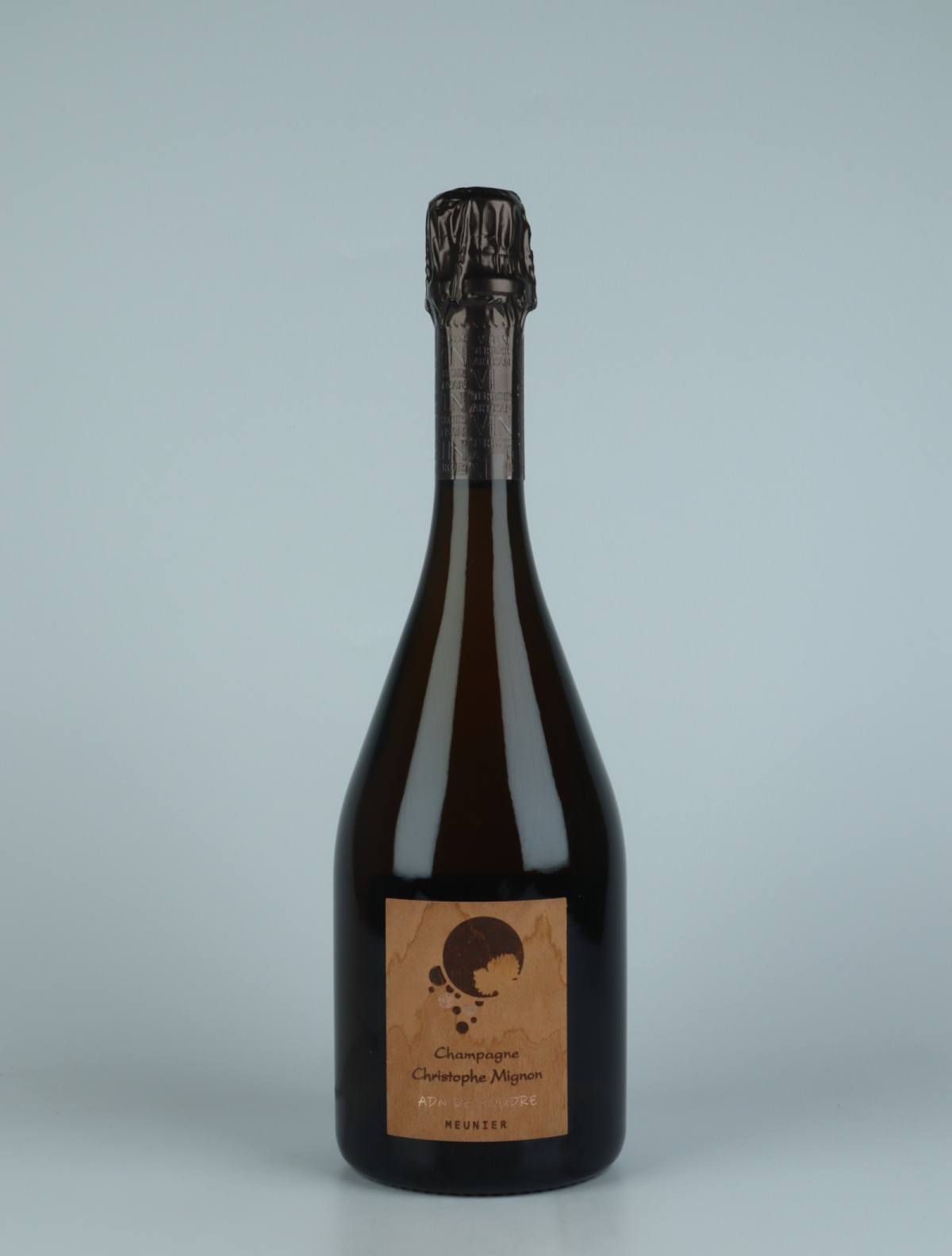 En flaske N.V. ADN de Foudre Meunier Brut Nature Mousserende fra Christophe Mignon, Champagne i Frankrig