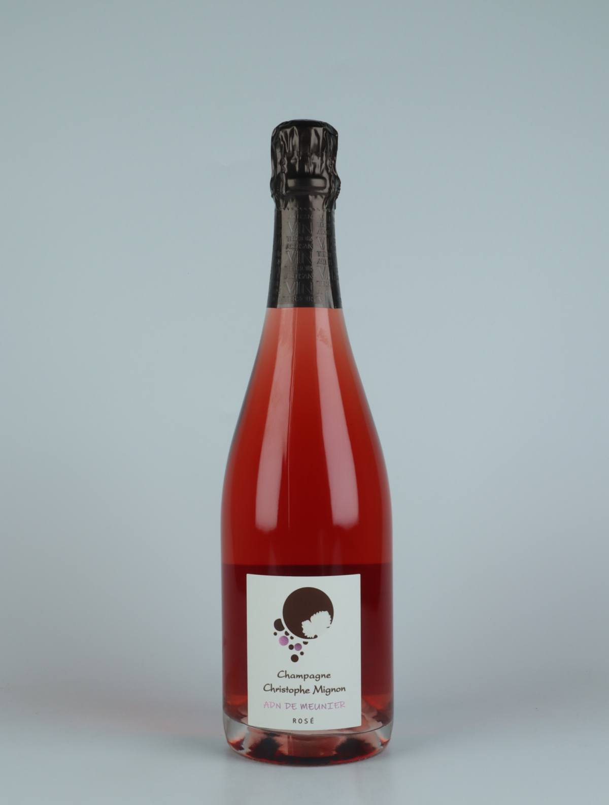 En flaske N.V. ADN de Meunier Rose Extra Brut Mousserende fra Christophe Mignon, Champagne i Frankrig